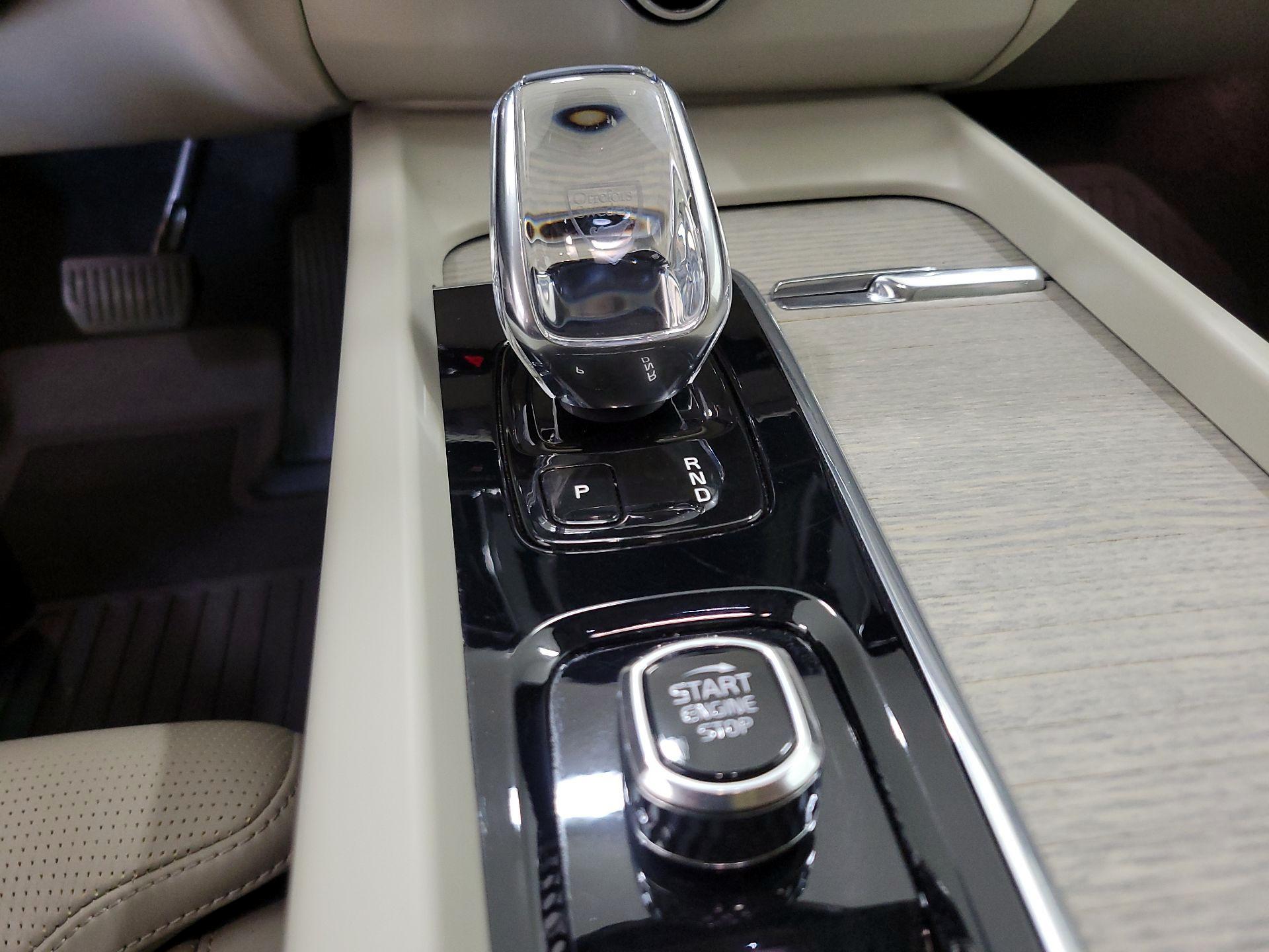 Thumbnail: 2022 Volvo XC60 - 18