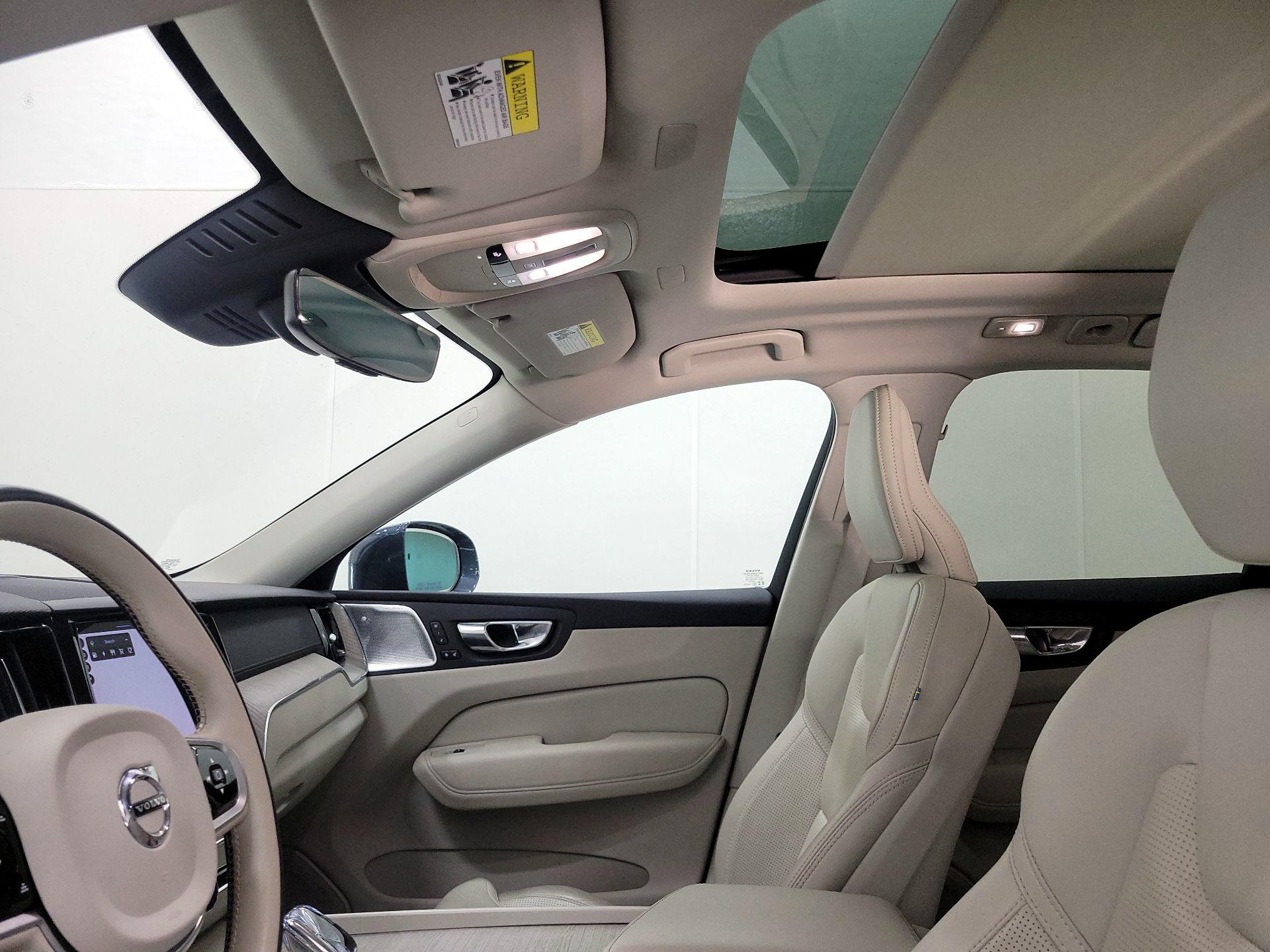 Thumbnail: 2022 Volvo XC60 - 20