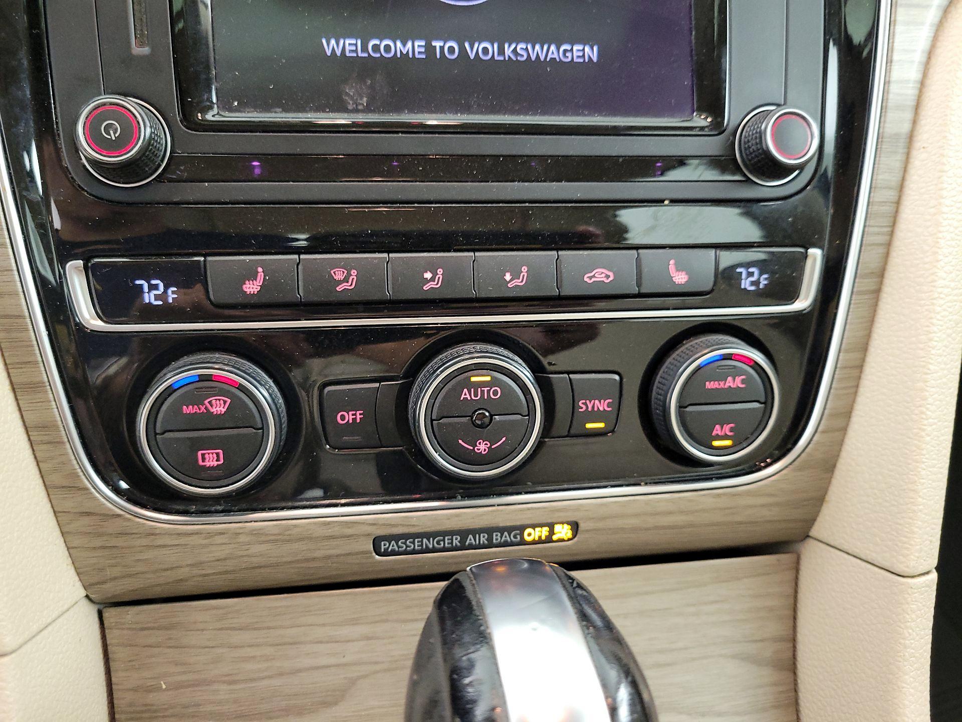 Thumbnail: 2018 Volkswagen Passat - 16
