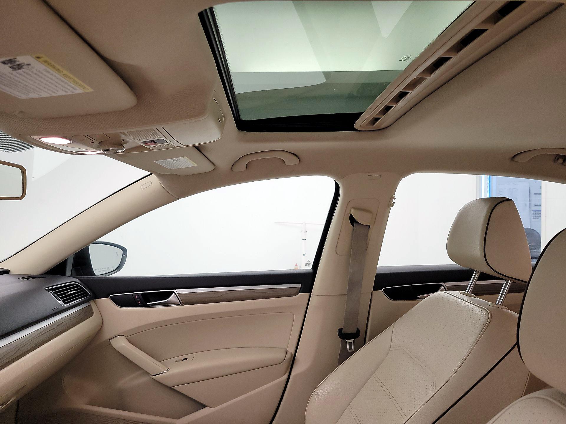 Thumbnail: 2018 Volkswagen Passat - 19