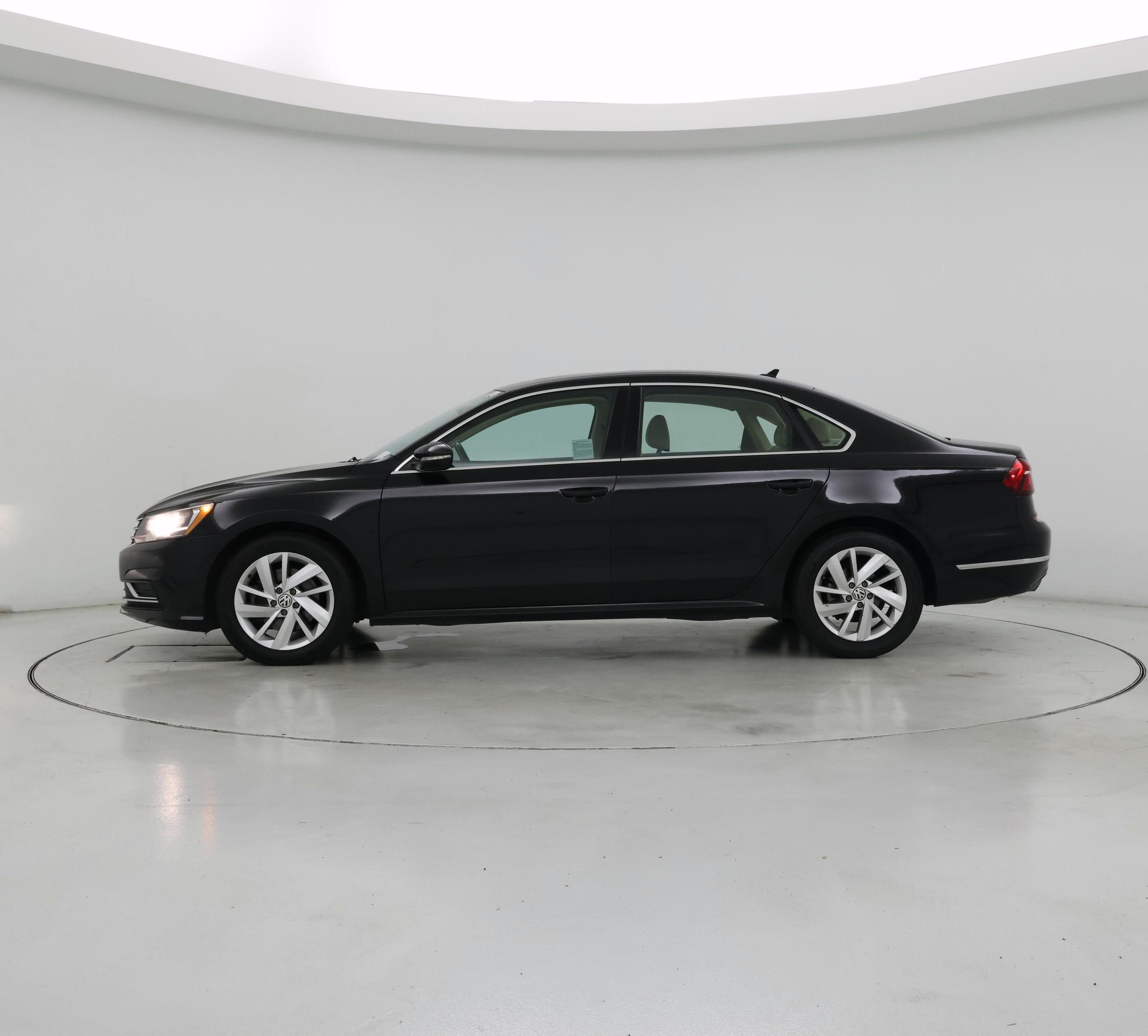 Thumbnail: 2018 Volkswagen Passat - 3