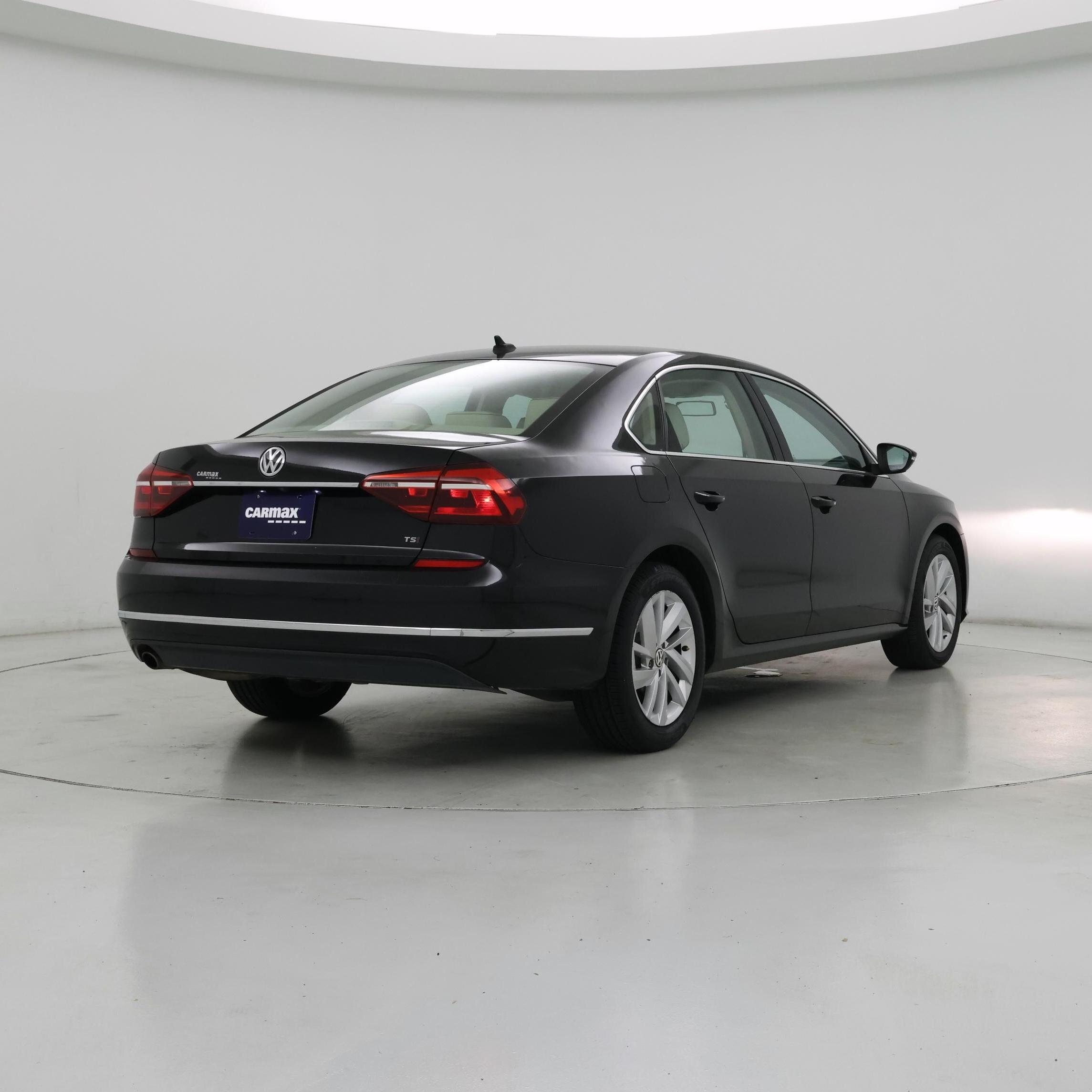 Thumbnail: 2018 Volkswagen Passat - 8