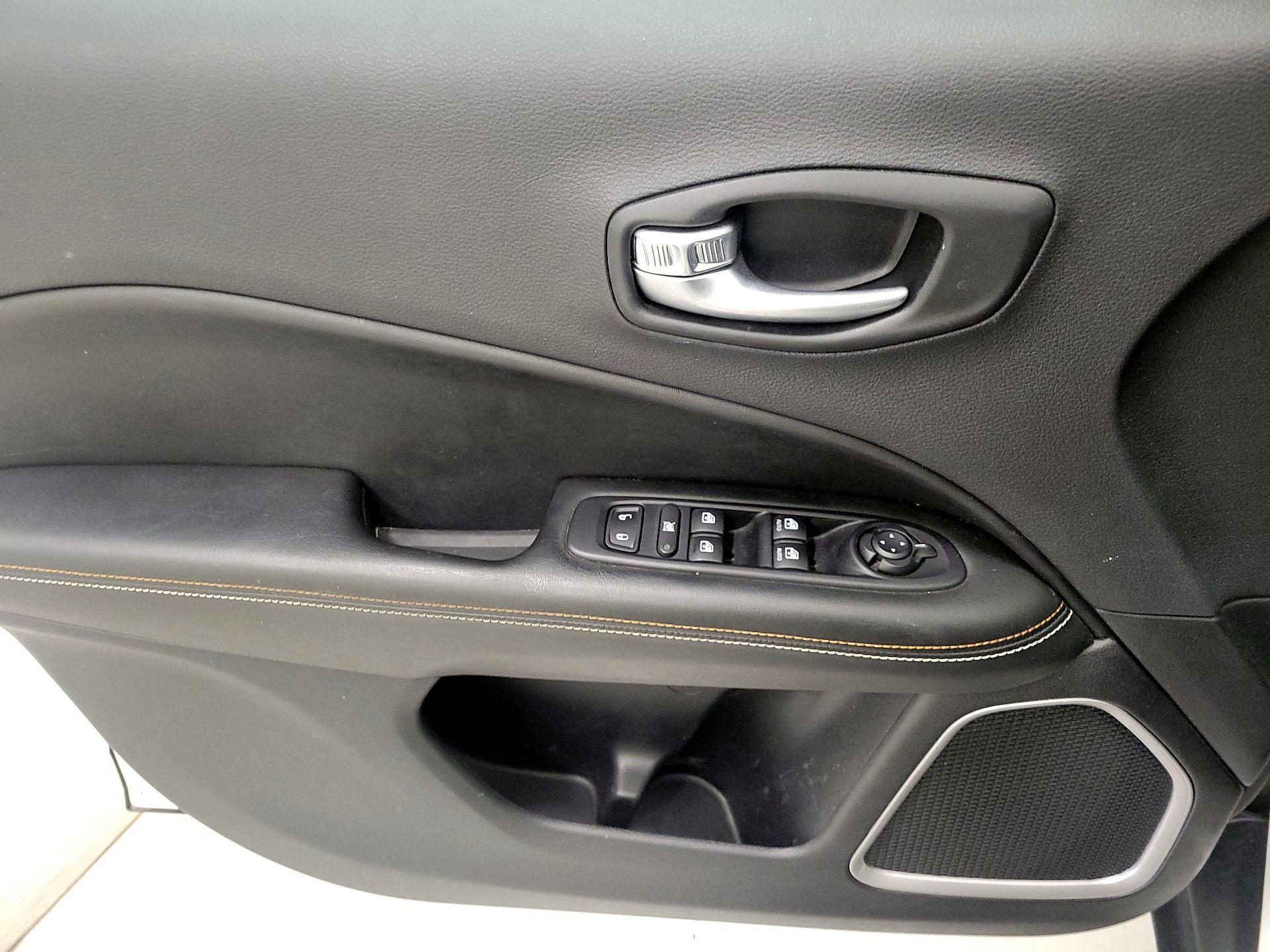 Thumbnail: 2019 Jeep Compass - 12