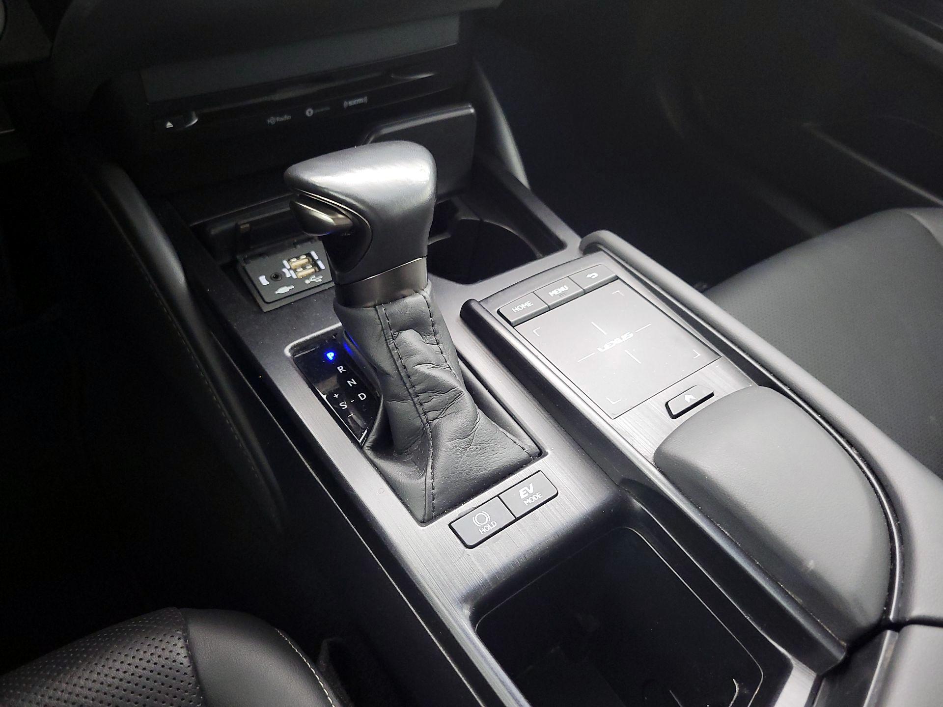Thumbnail: 2021 Lexus ES - 17