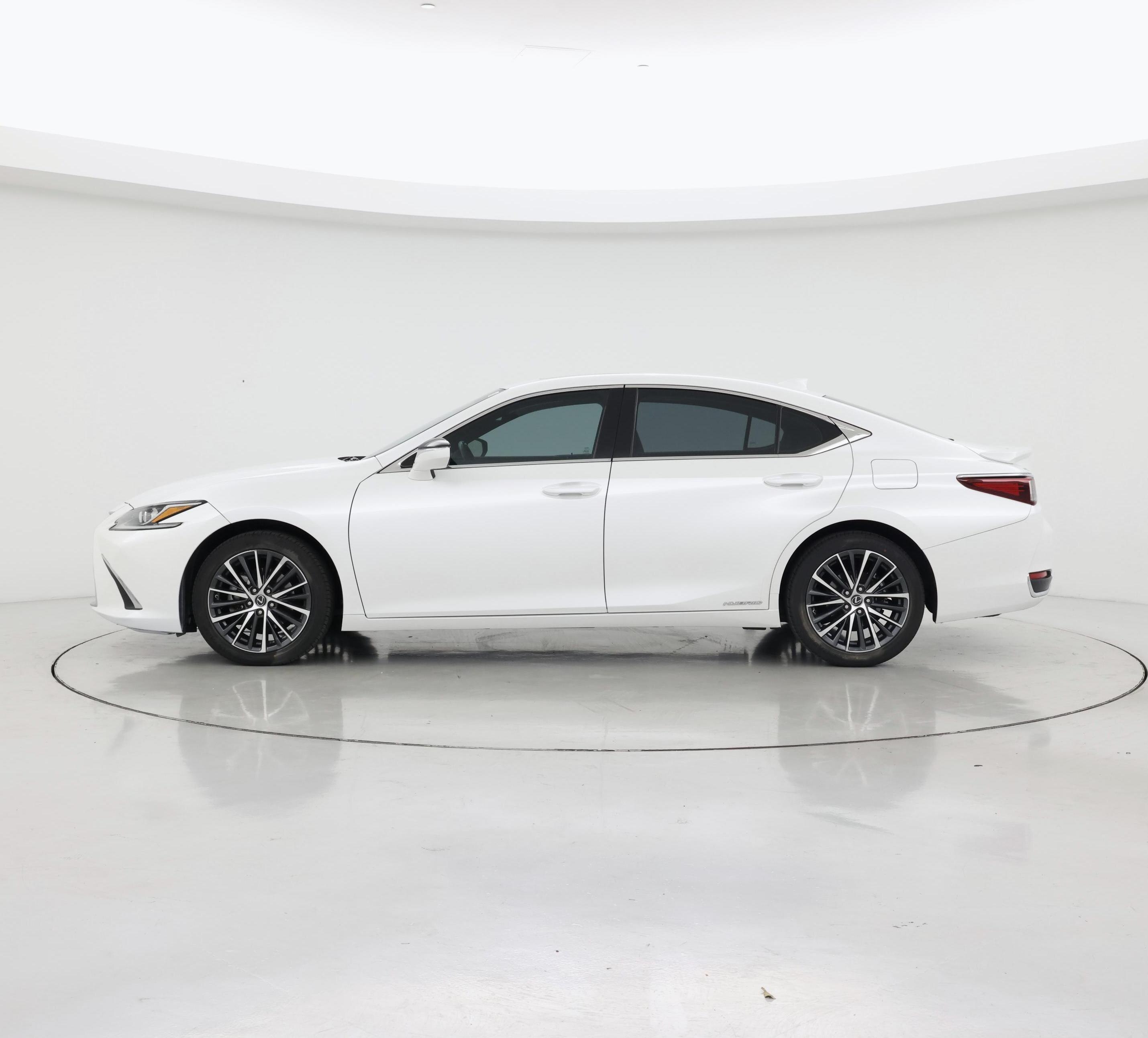 Thumbnail: 2021 Lexus ES - 3