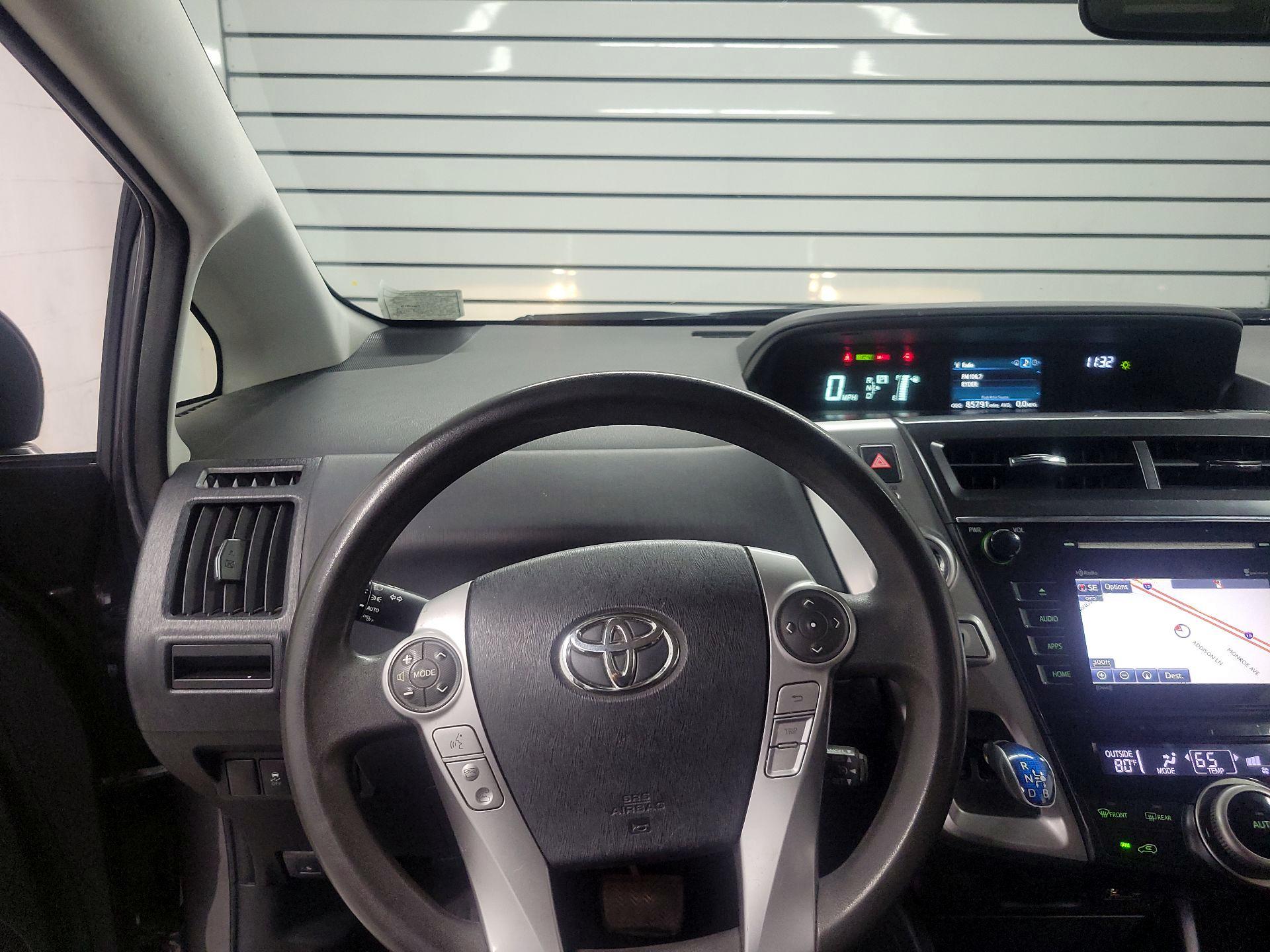 Thumbnail: 2017 Toyota Prius v - 10