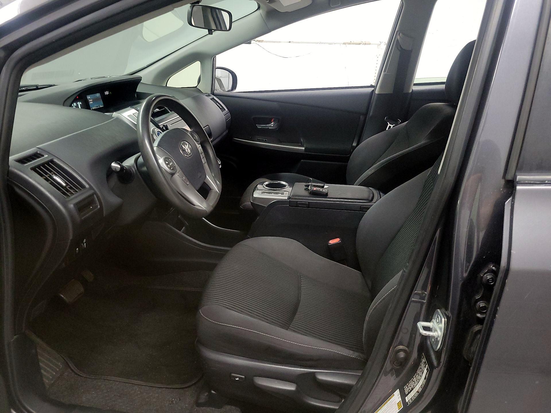 Thumbnail: 2017 Toyota Prius v - 11