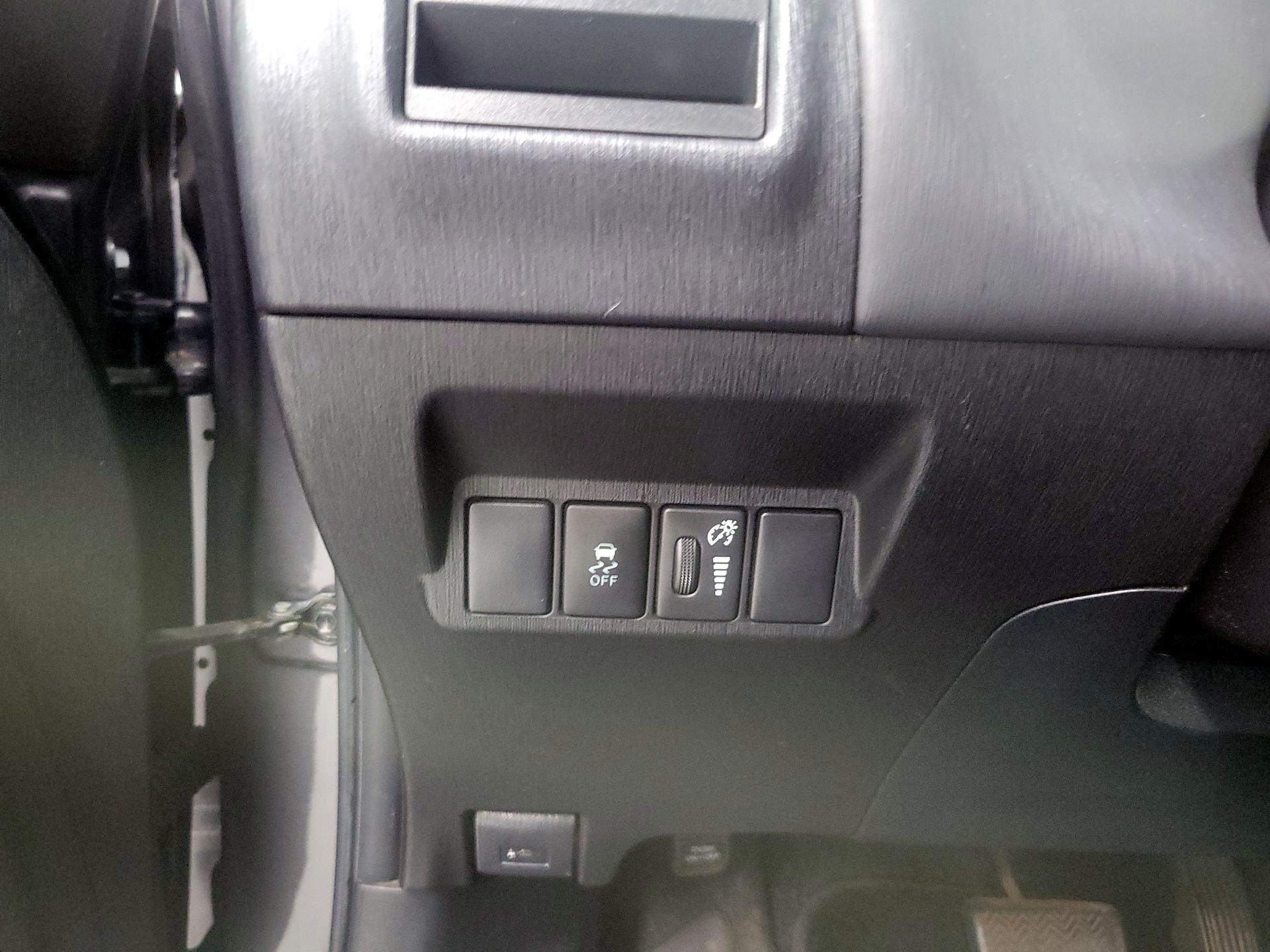 Thumbnail: 2017 Toyota Prius v - 13