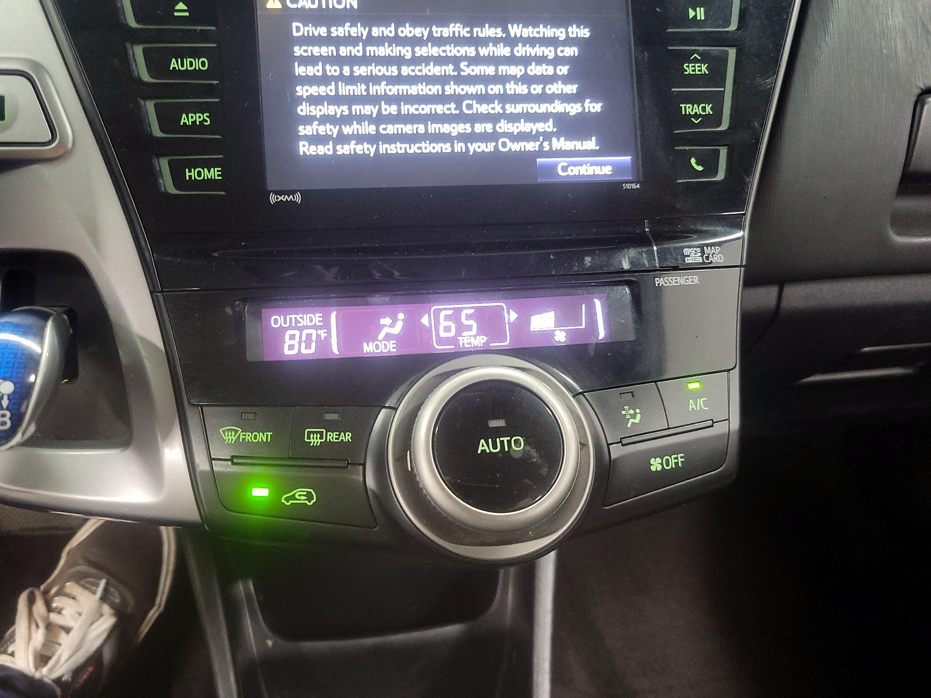 Thumbnail: 2017 Toyota Prius v - 17
