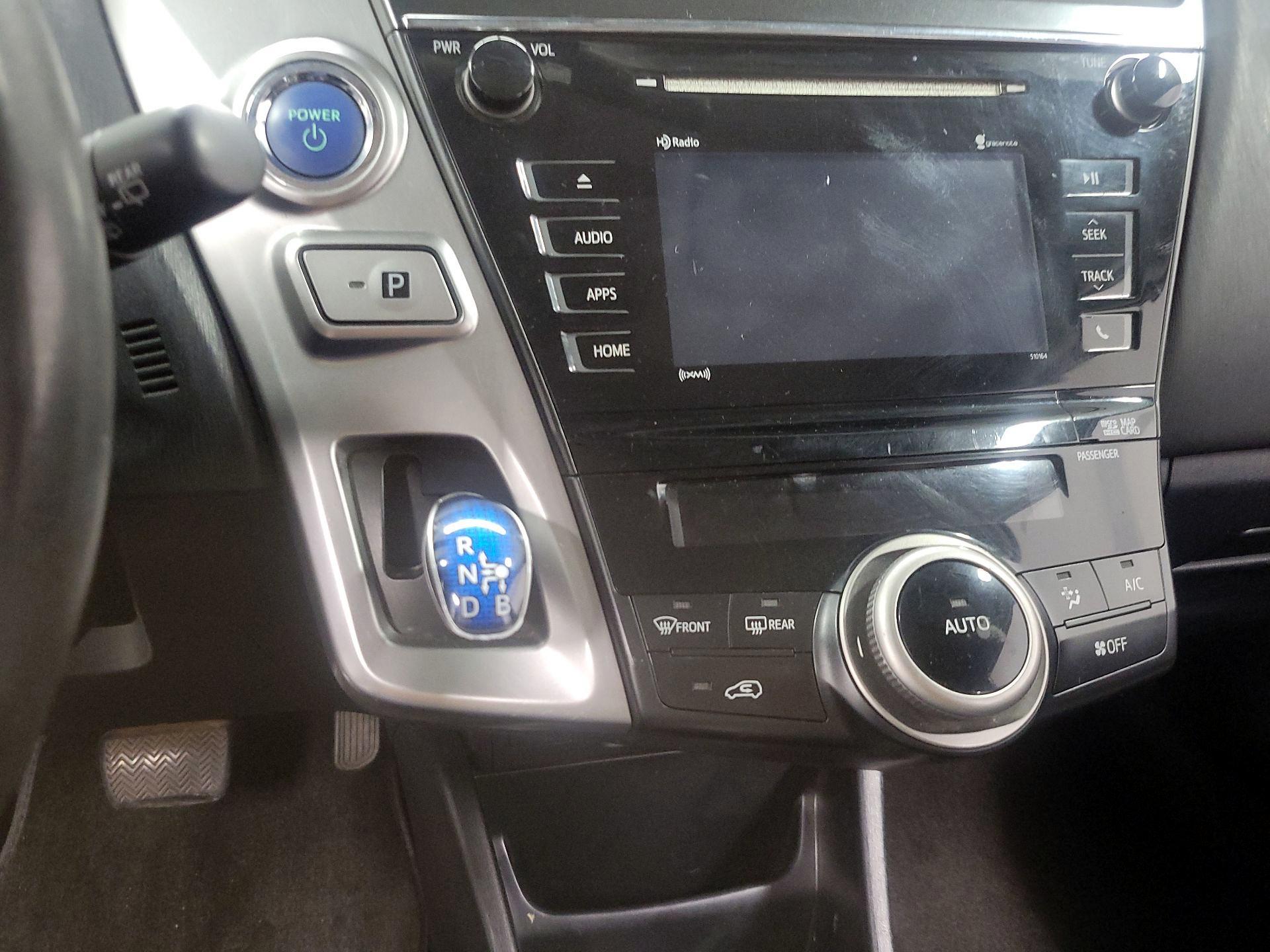Thumbnail: 2017 Toyota Prius v - 18