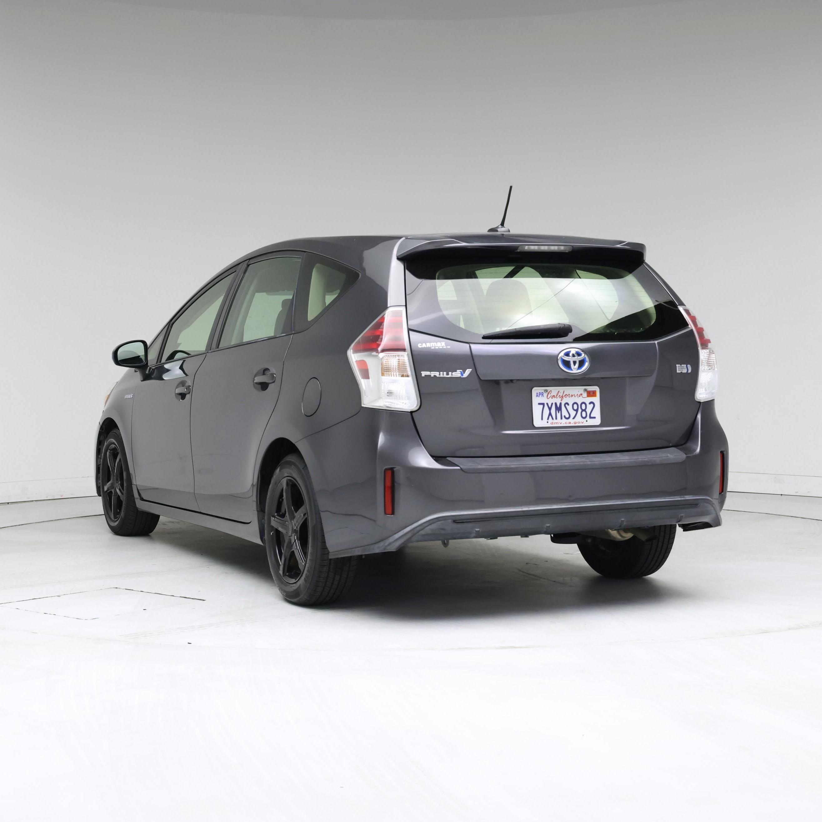 Thumbnail: 2017 Toyota Prius v - 2