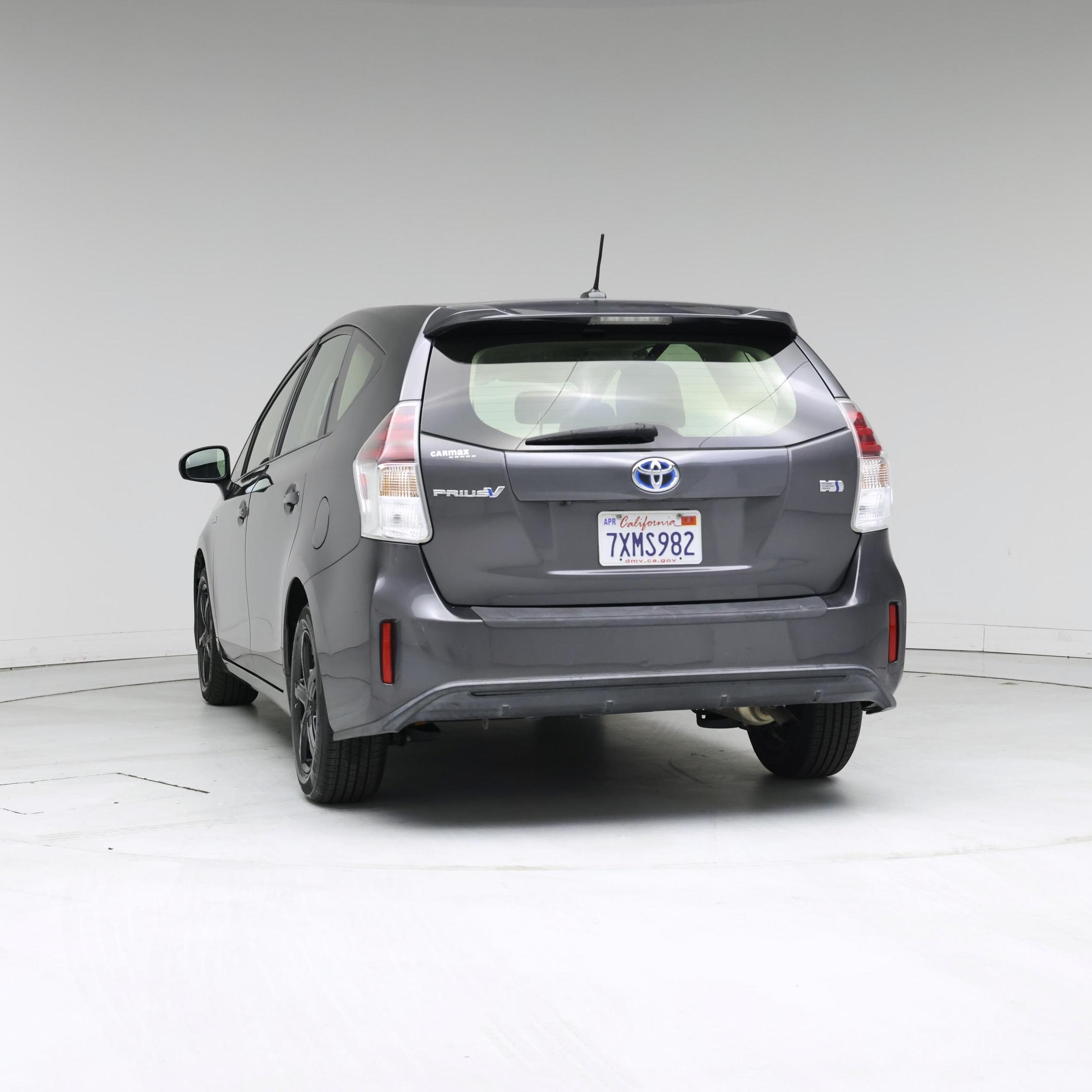 Thumbnail: 2017 Toyota Prius v - 6