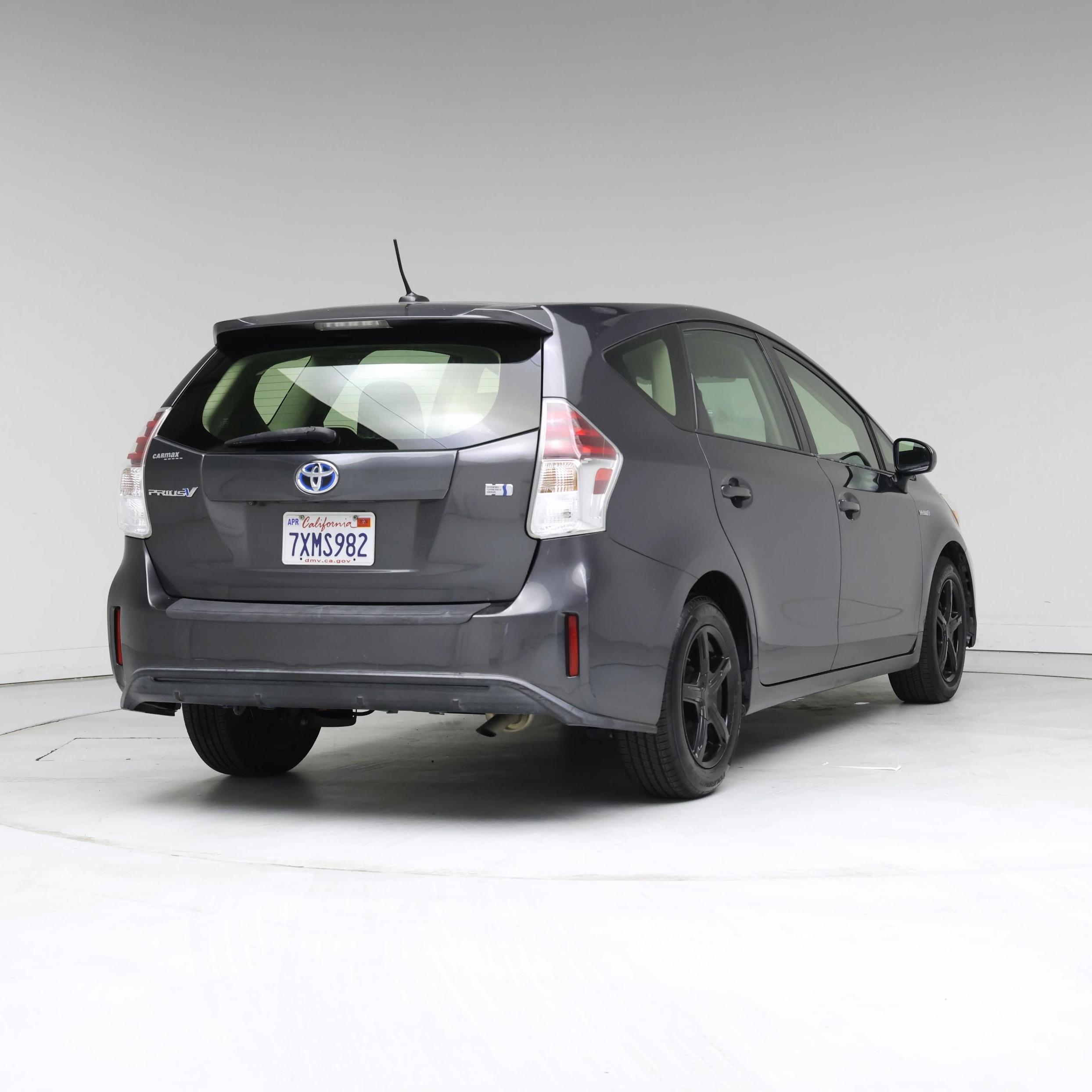 Thumbnail: 2017 Toyota Prius v - 8