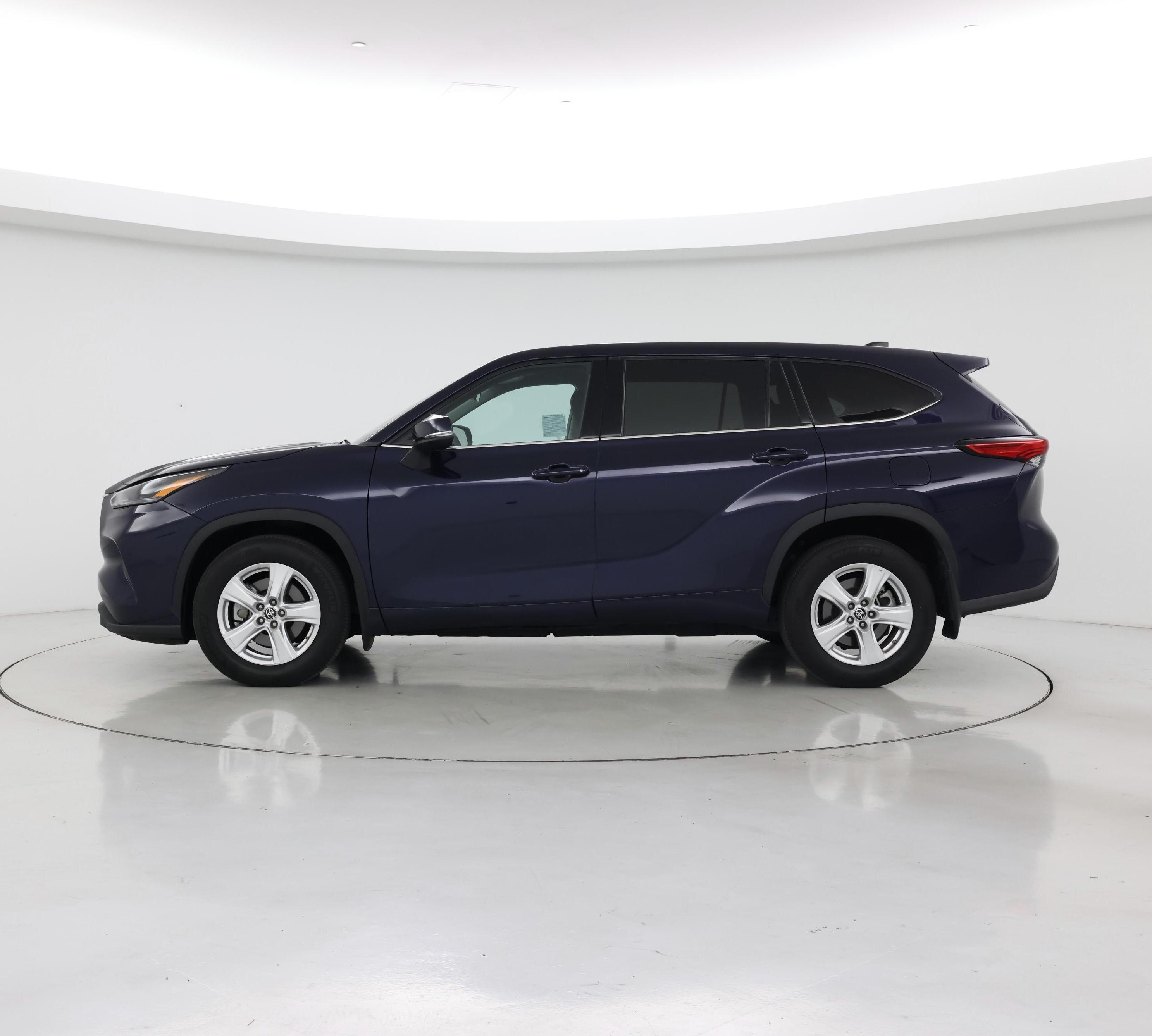 Thumbnail: 2022 Toyota Highlander - 3