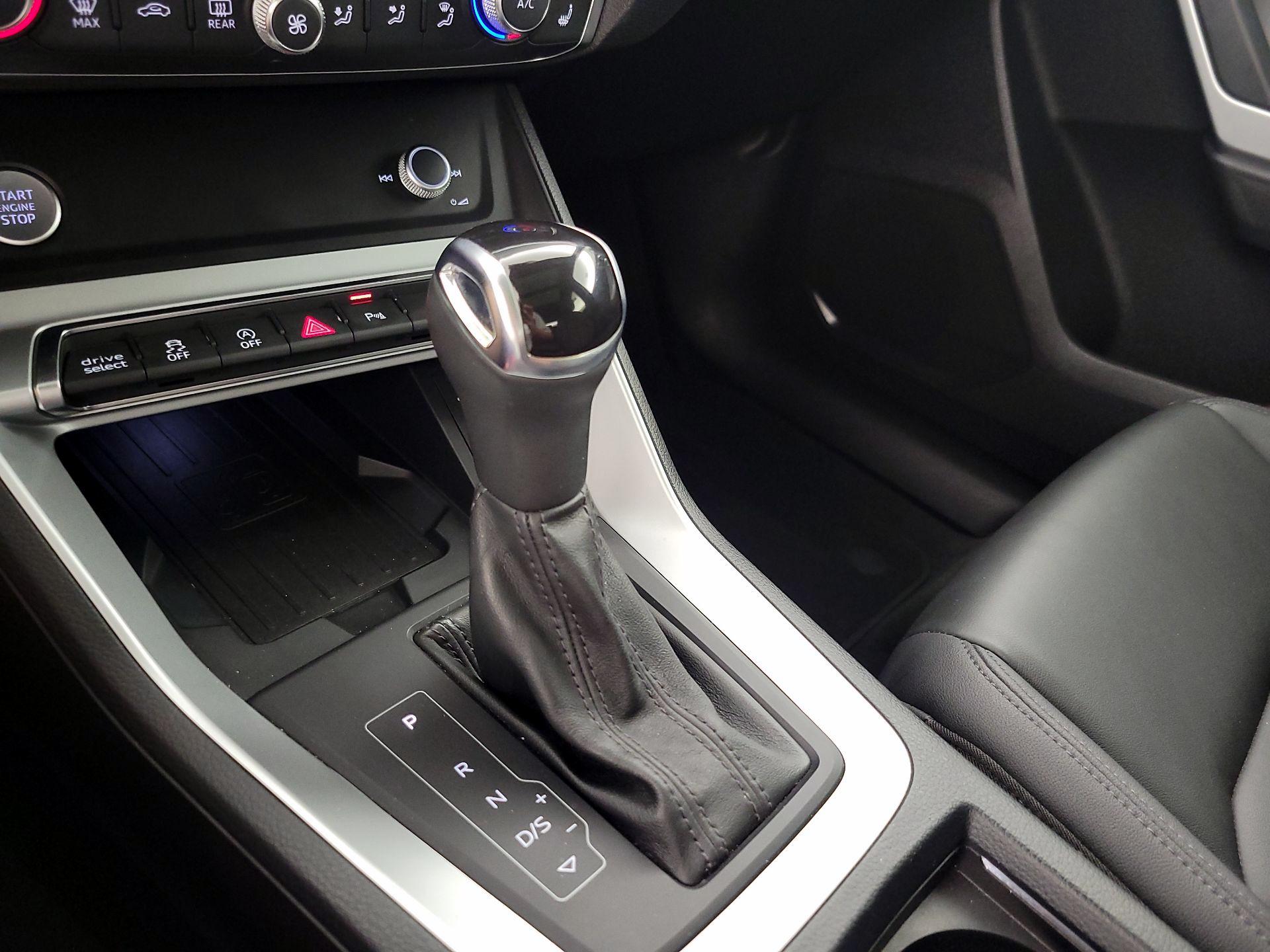 Thumbnail: 2020 Audi Q3 - 17