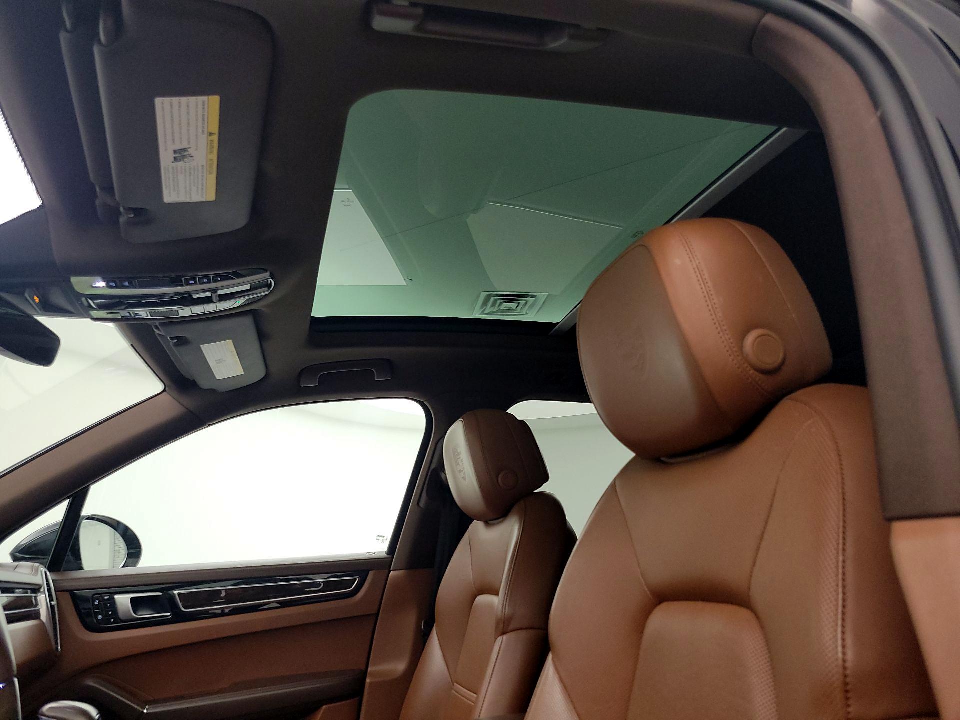 Thumbnail: 2019 Porsche Cayenne - 19