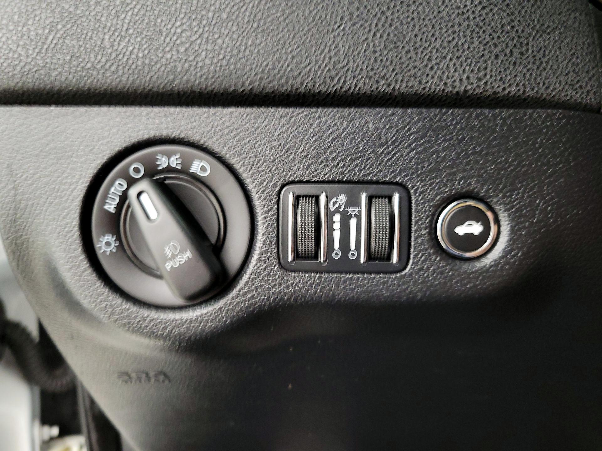 Thumbnail: 2016 Dodge Charger - 13