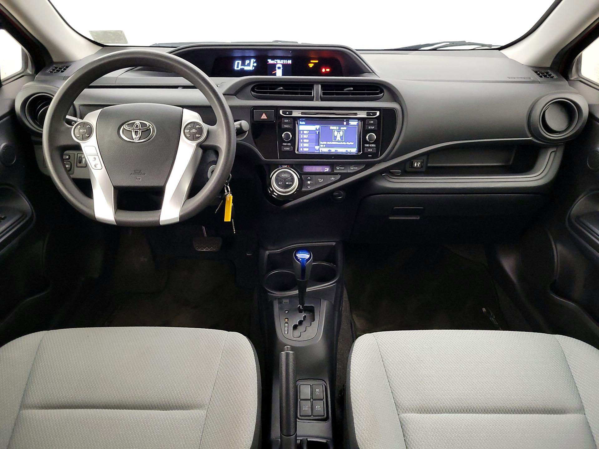 Thumbnail: 2016 Toyota Prius c - 9
