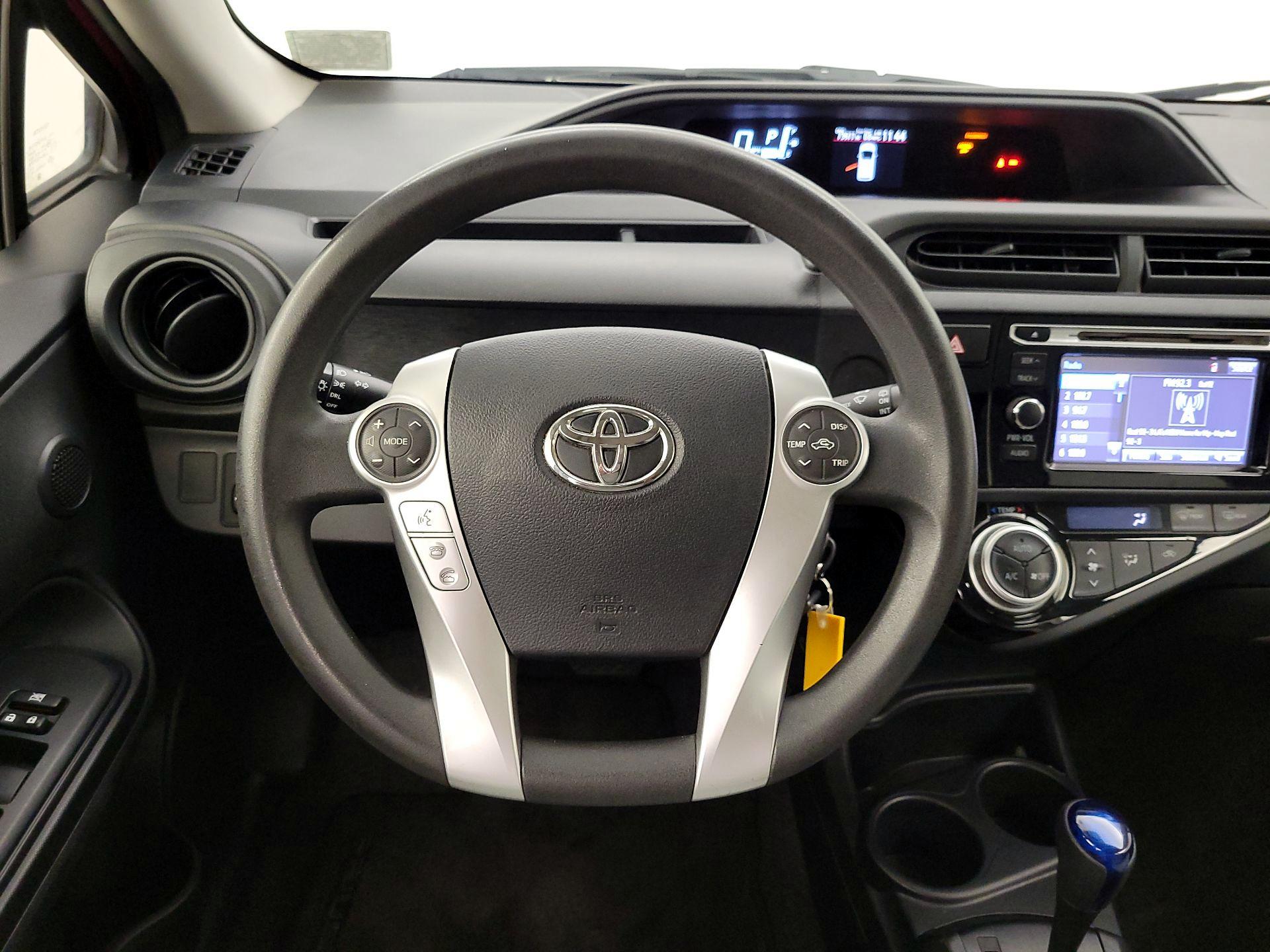 Thumbnail: 2016 Toyota Prius c - 10