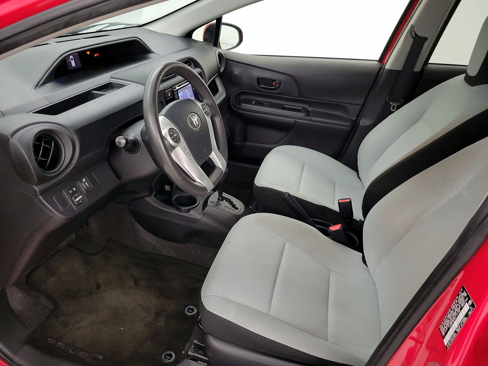 Thumbnail: 2016 Toyota Prius c - 11
