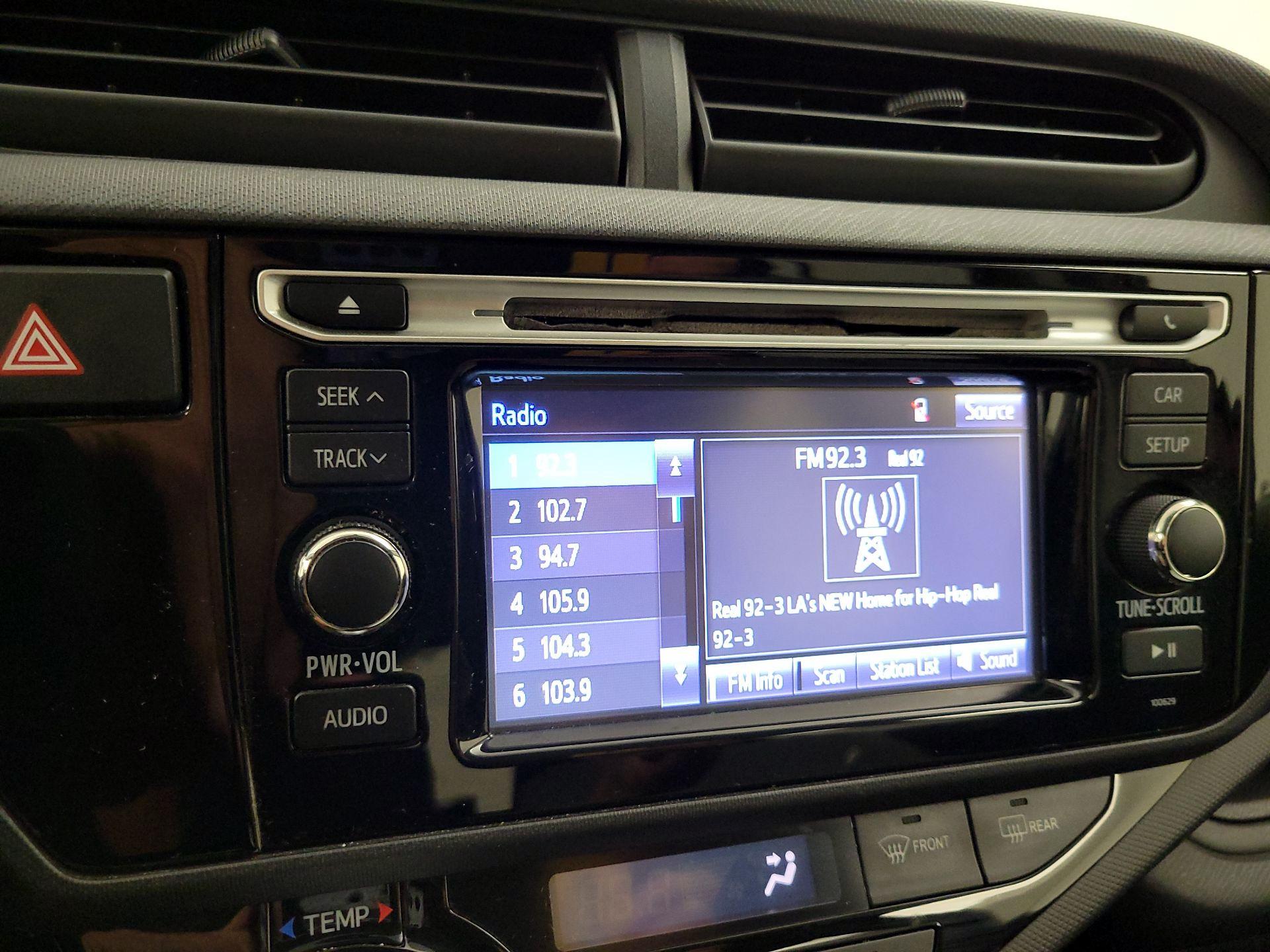 Thumbnail: 2016 Toyota Prius c - 14