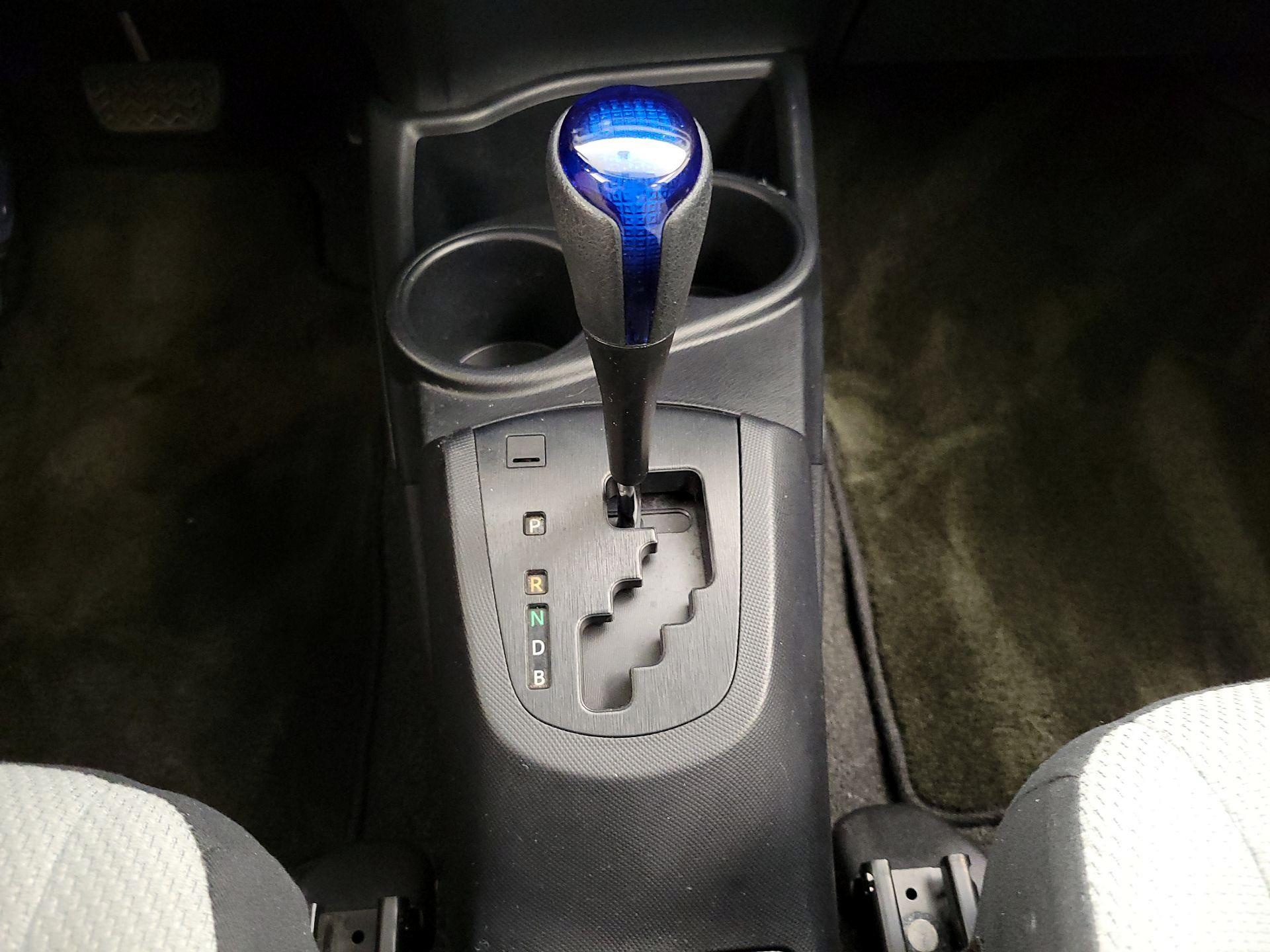 Thumbnail: 2016 Toyota Prius c - 16