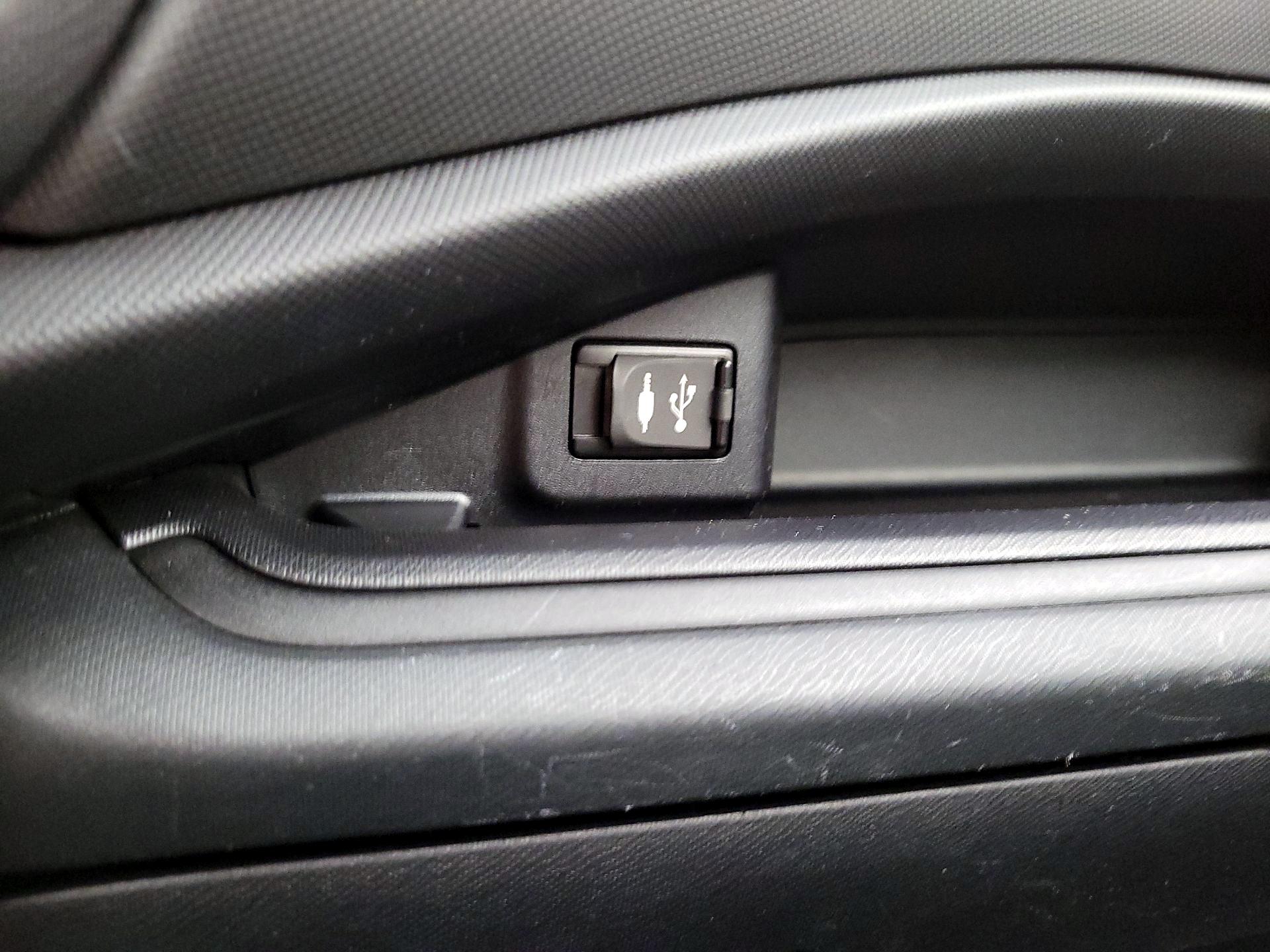 Thumbnail: 2016 Toyota Prius c - 17