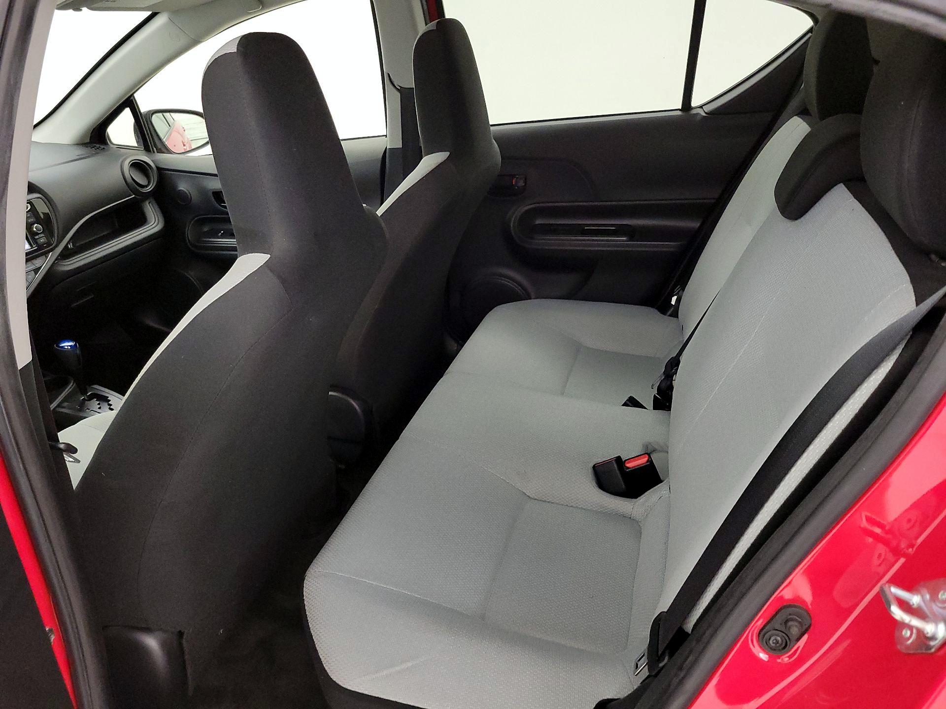 Thumbnail: 2016 Toyota Prius c - 18