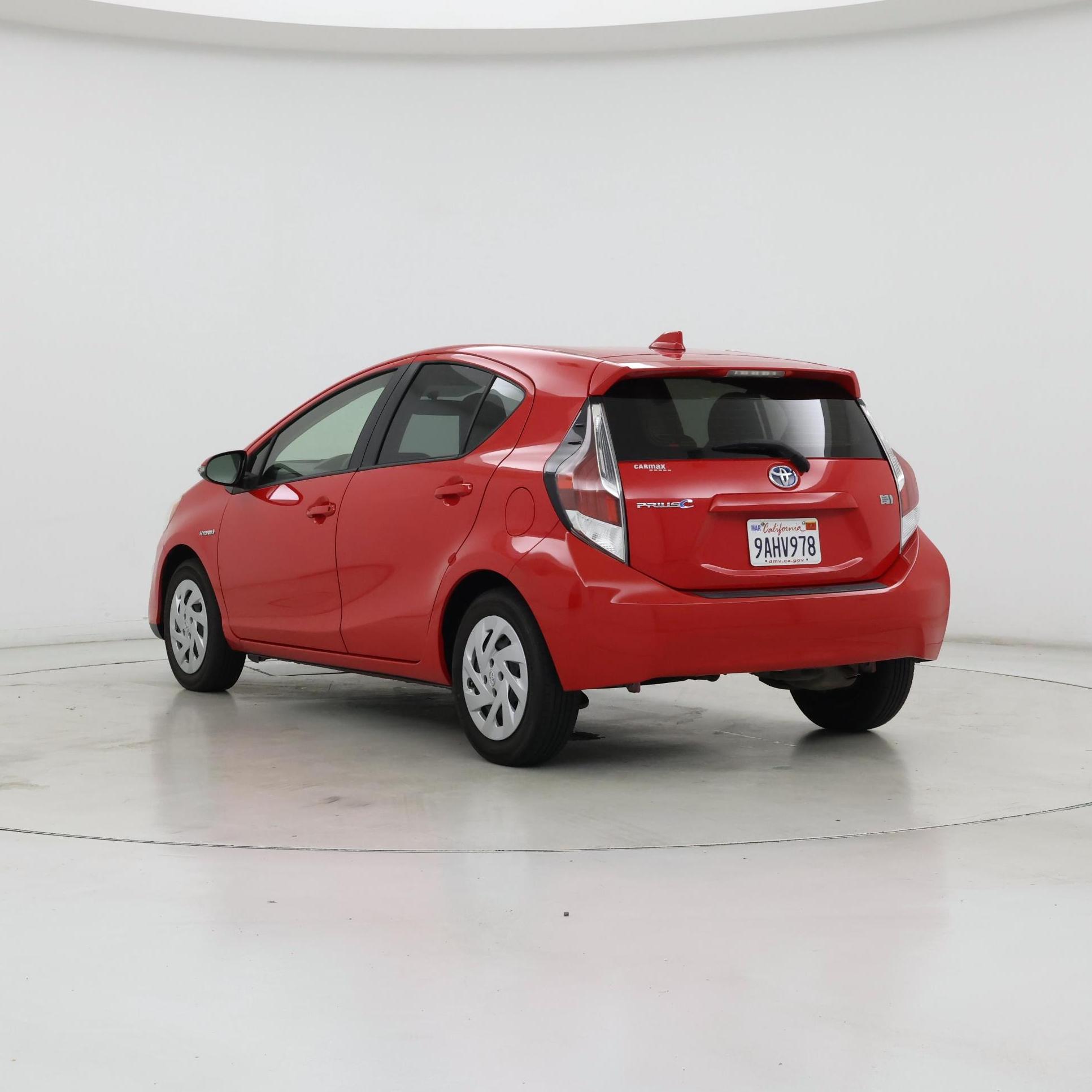 Thumbnail: 2016 Toyota Prius c - 2