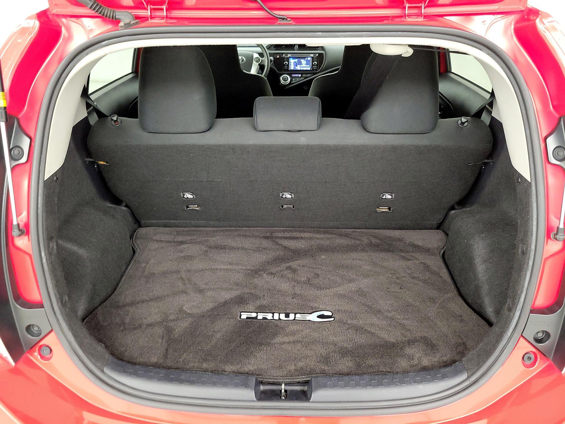 Thumbnail: 2016 Toyota Prius c - 19