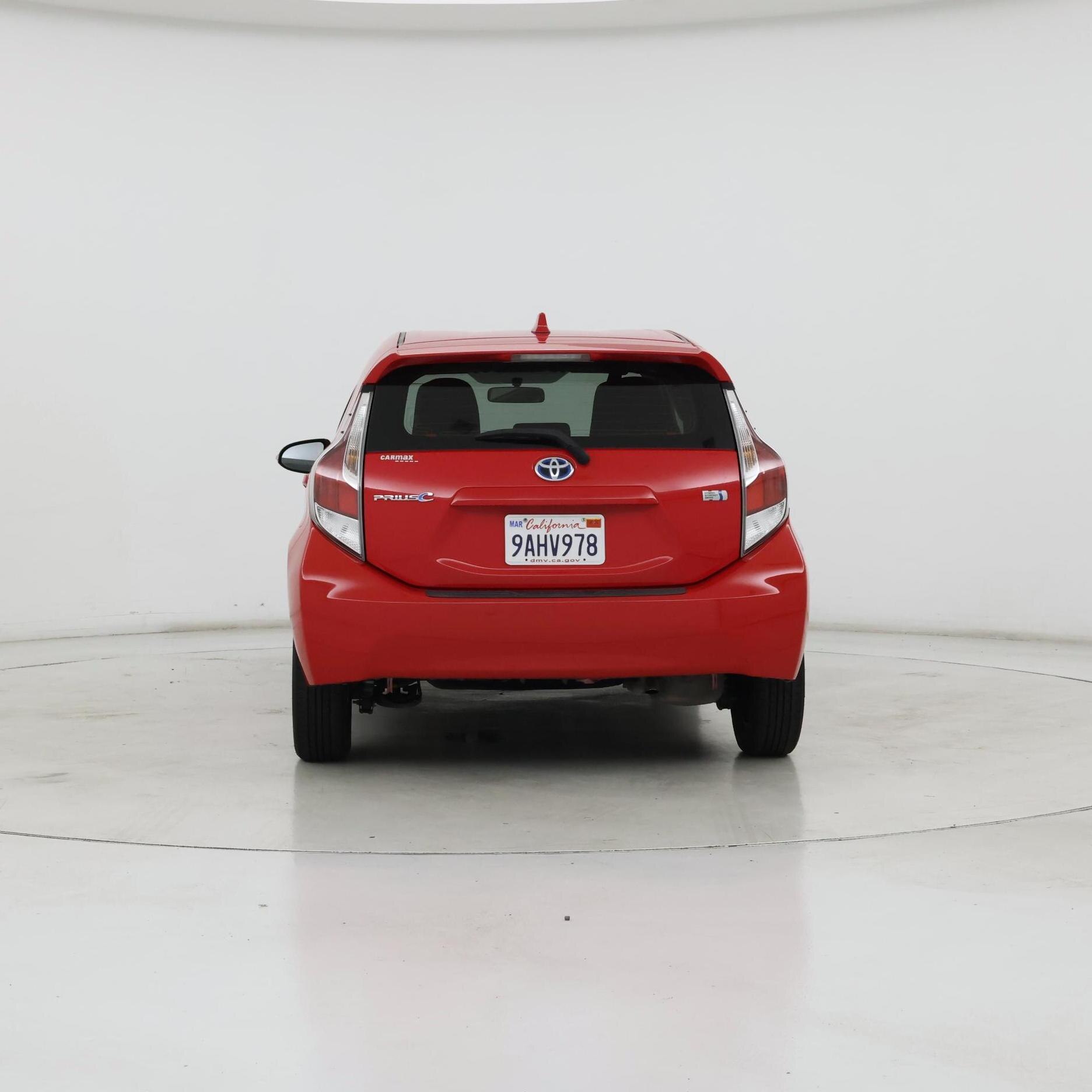 Thumbnail: 2016 Toyota Prius c - 6