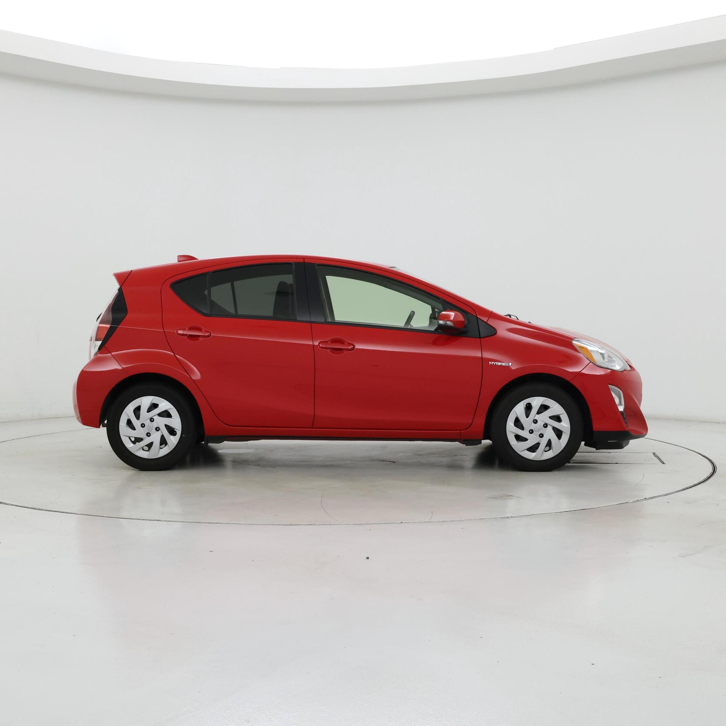Thumbnail: 2016 Toyota Prius c - 7