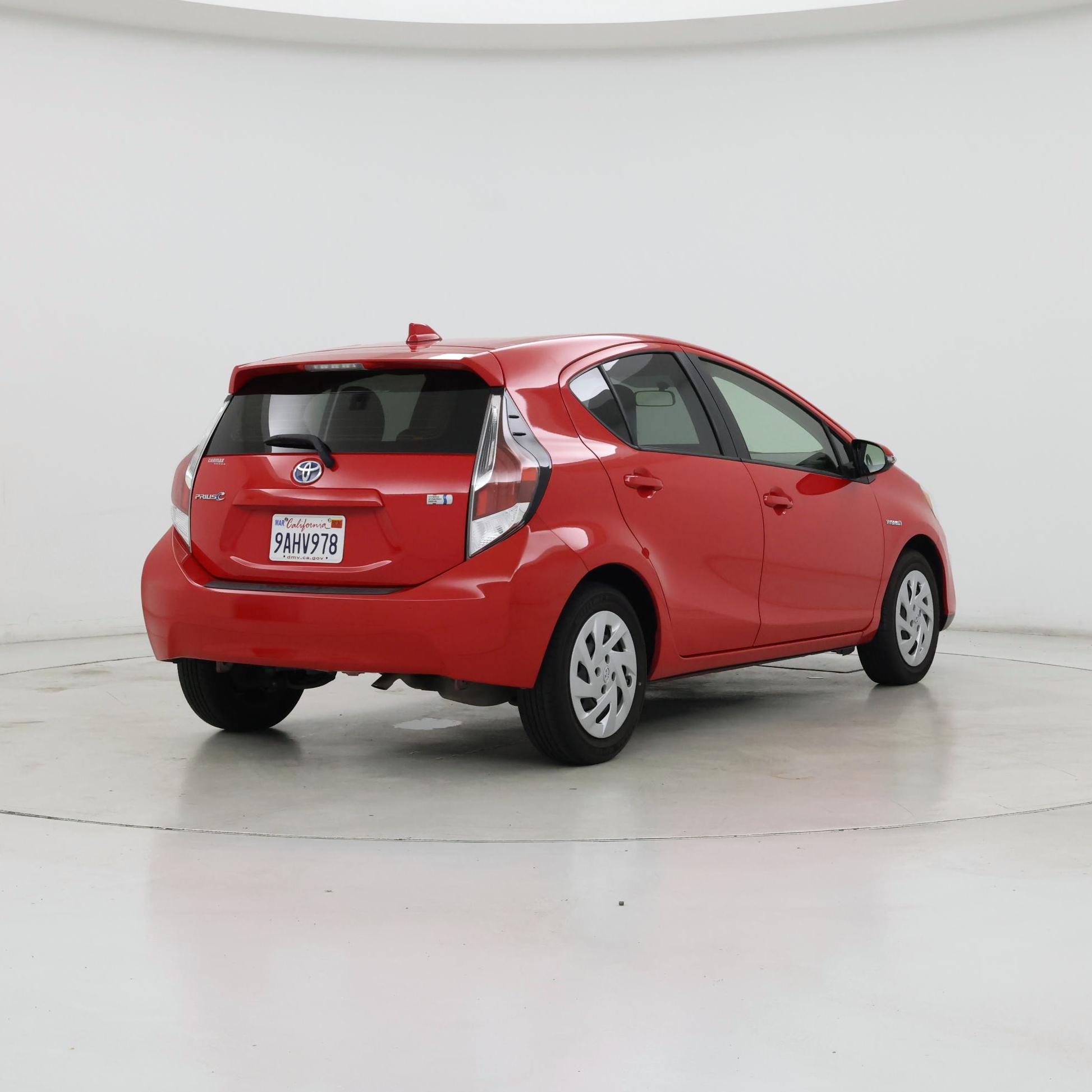Thumbnail: 2016 Toyota Prius c - 8