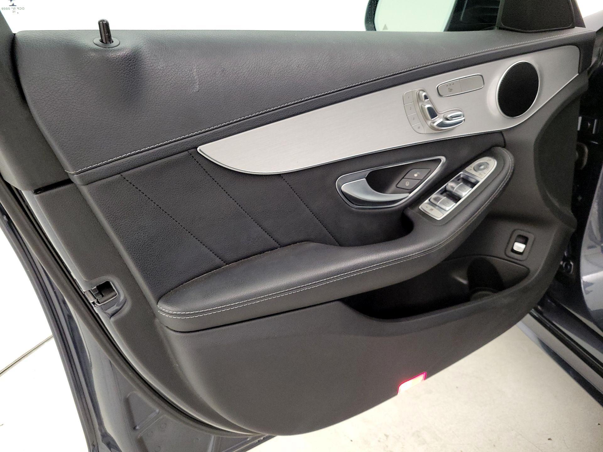 Thumbnail: 2015 Mercedes-Benz C-Class - 12
