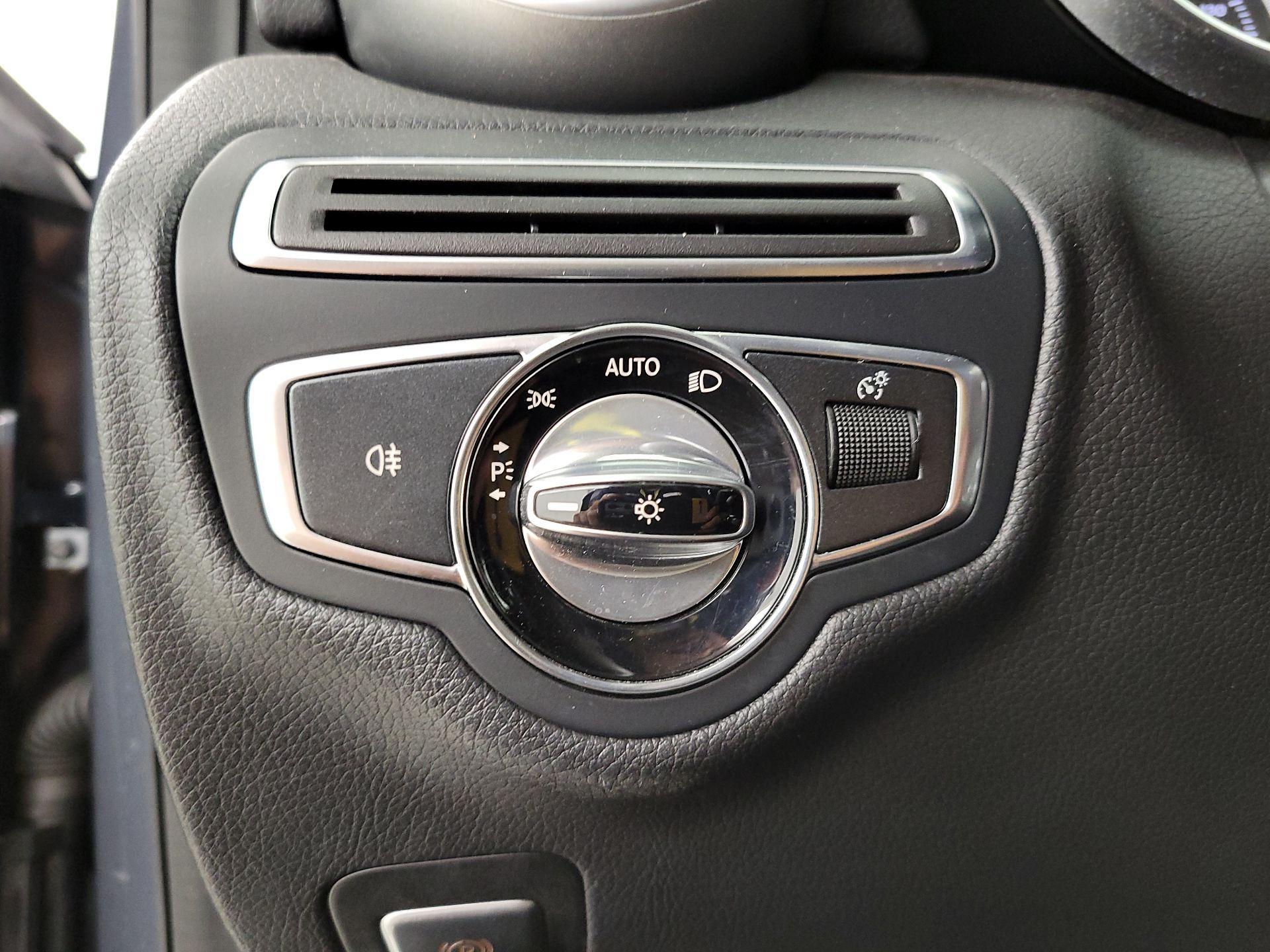 Thumbnail: 2015 Mercedes-Benz C-Class - 13