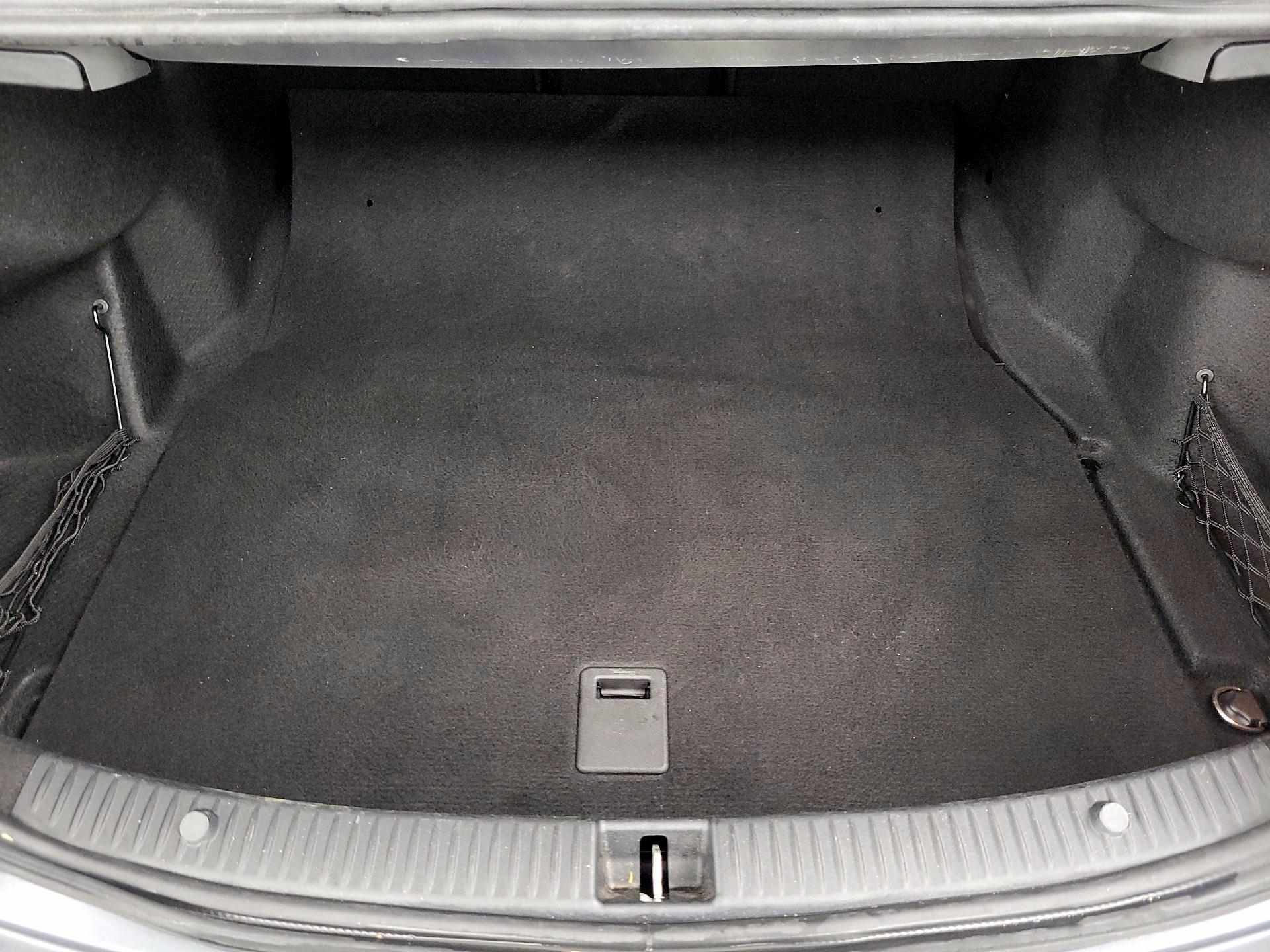 Thumbnail: 2015 Mercedes-Benz C-Class - 20