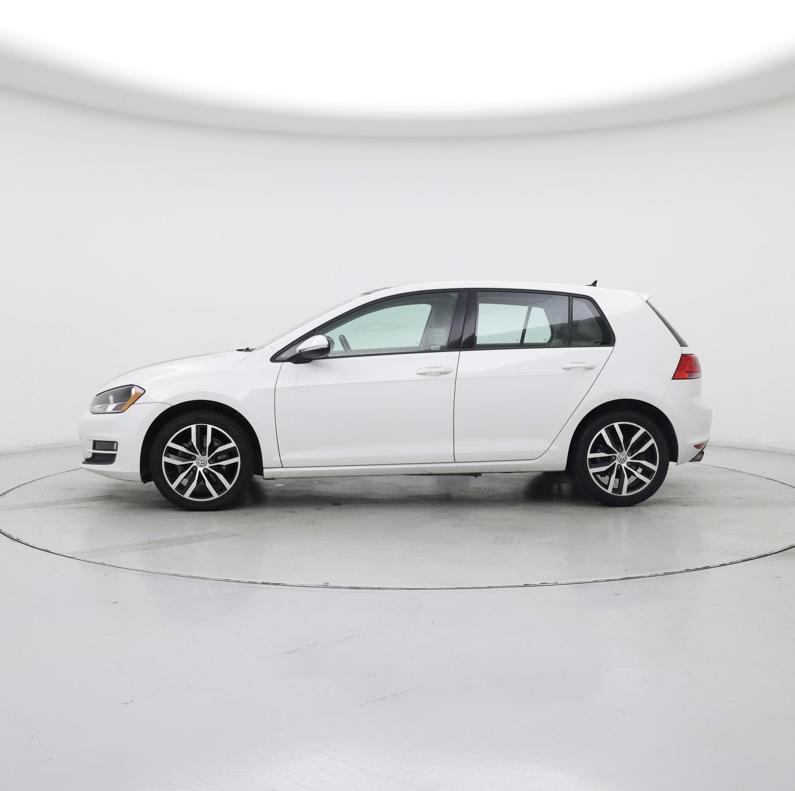 Thumbnail: 2016 Volkswagen Golf - 3