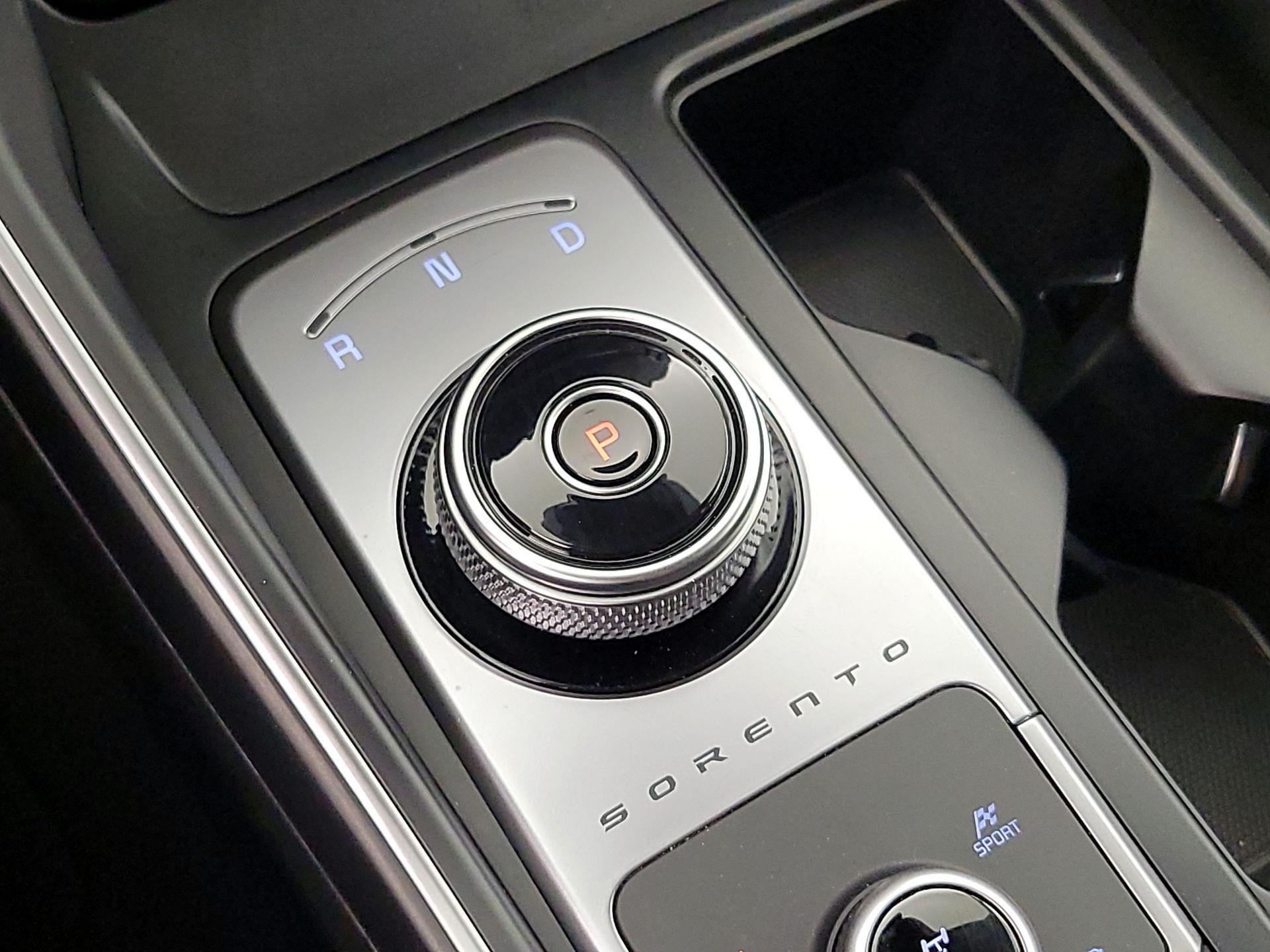 Thumbnail: 2023 Kia Sorento - 18