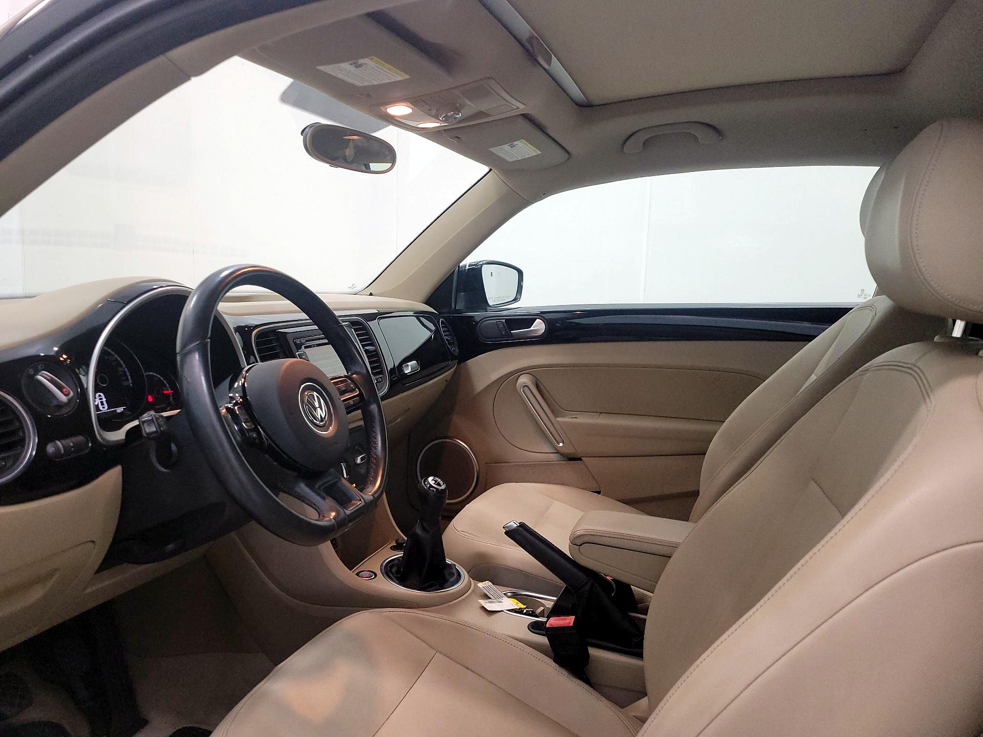 Thumbnail: 2013 Volkswagen Beetle - 11
