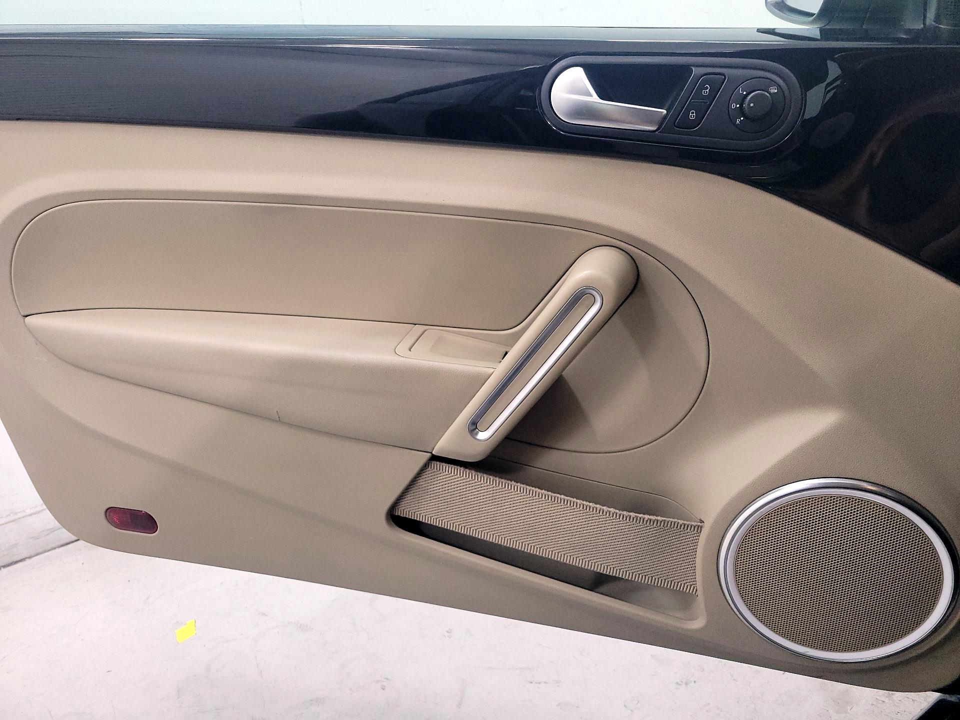 Thumbnail: 2013 Volkswagen Beetle - 12