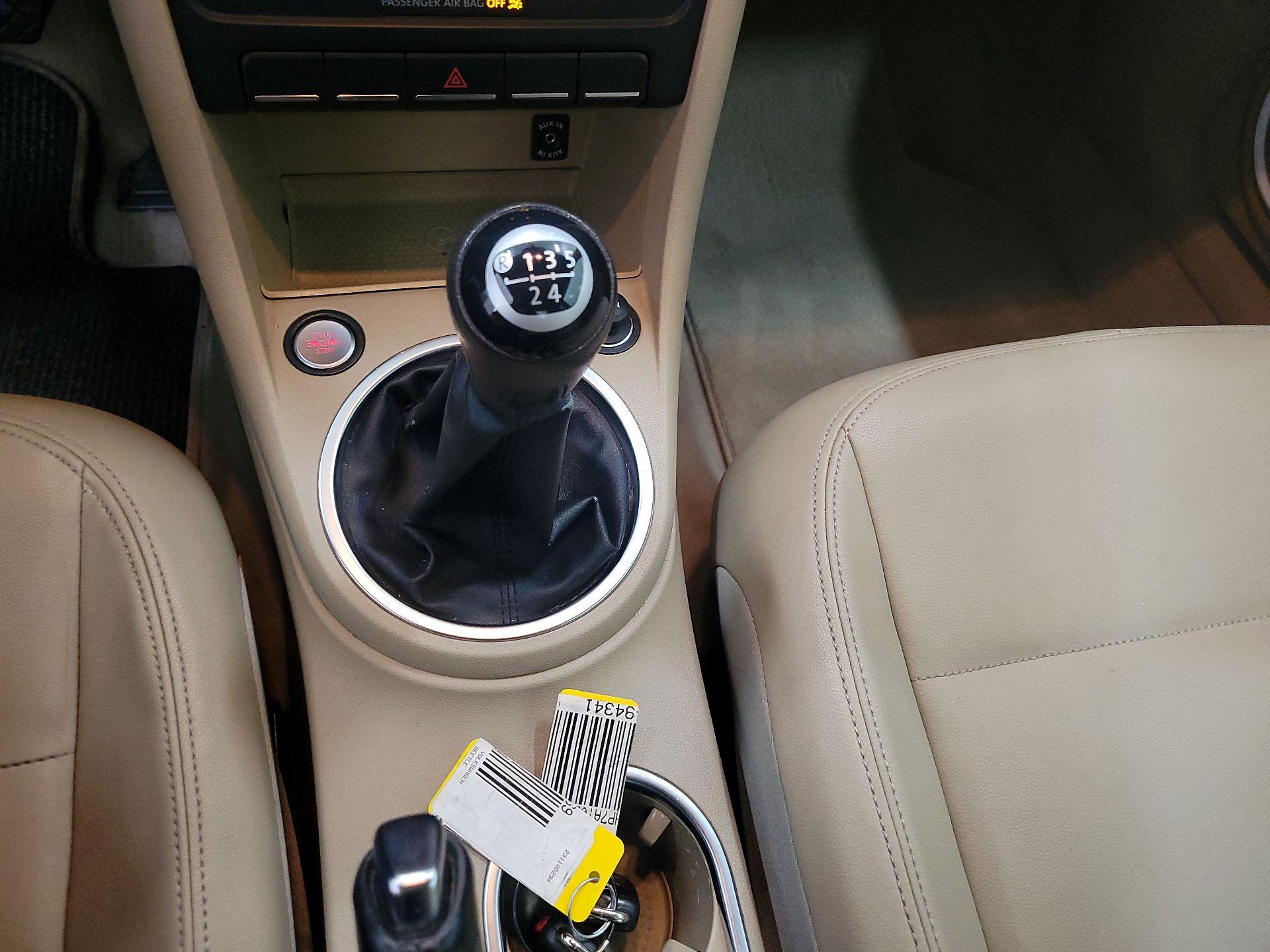 Thumbnail: 2013 Volkswagen Beetle - 16