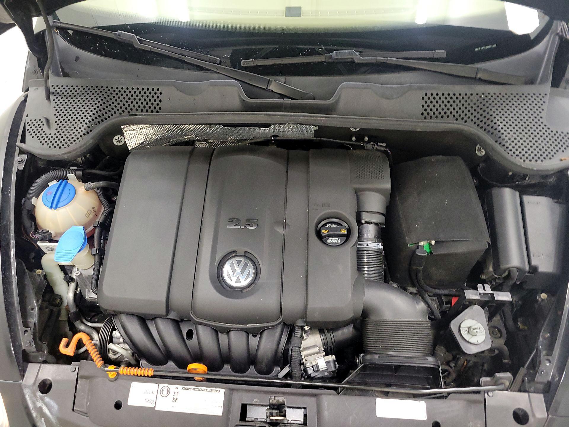 Thumbnail: 2013 Volkswagen Beetle - 19