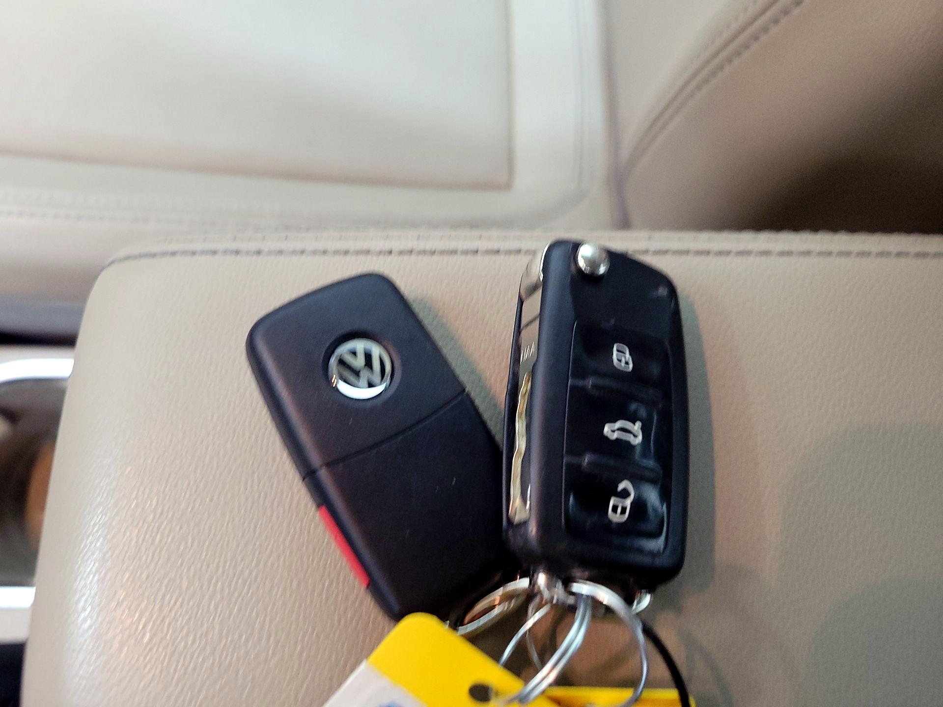 Thumbnail: 2013 Volkswagen Beetle - 20