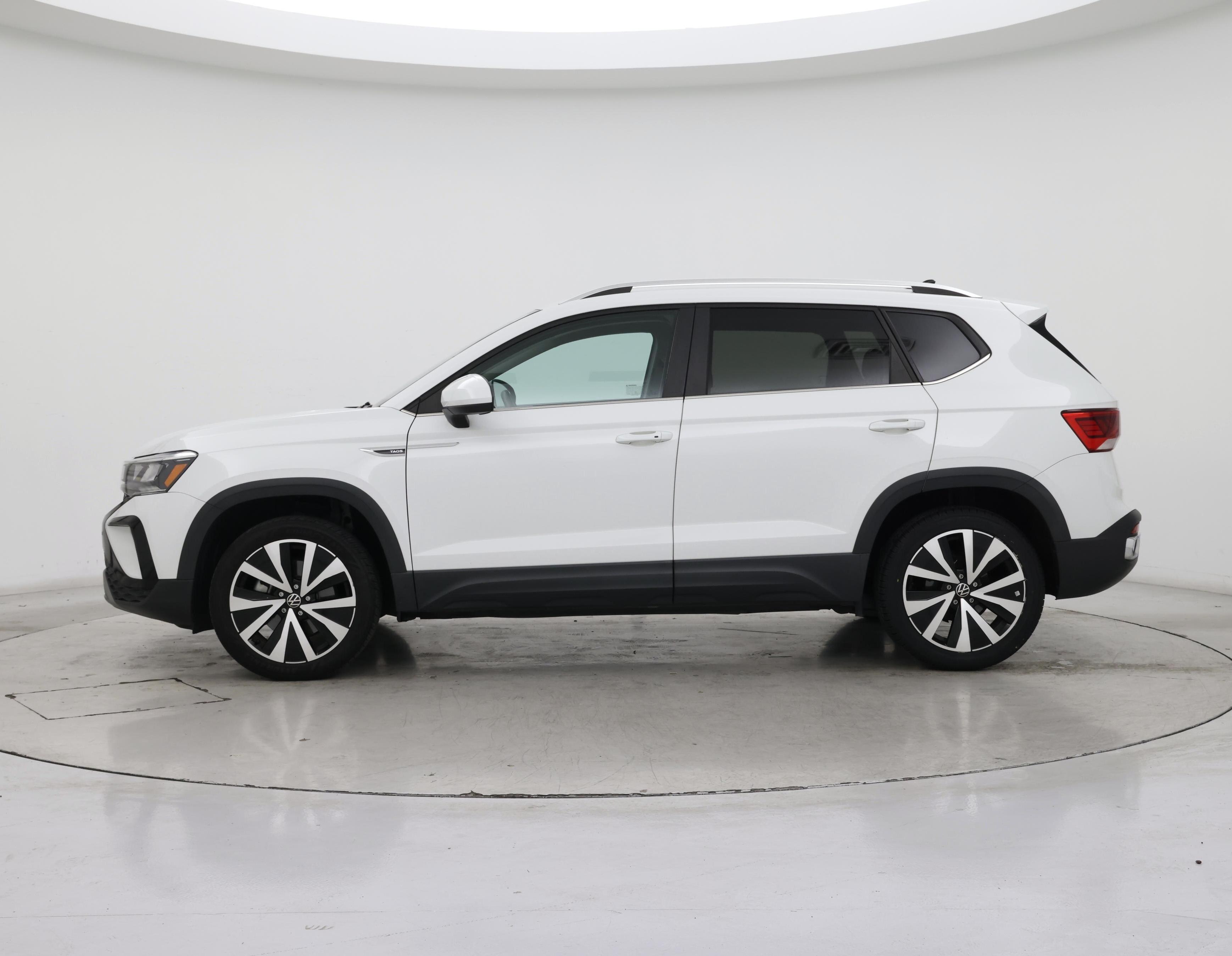 Thumbnail: 2022 Volkswagen Taos - 3