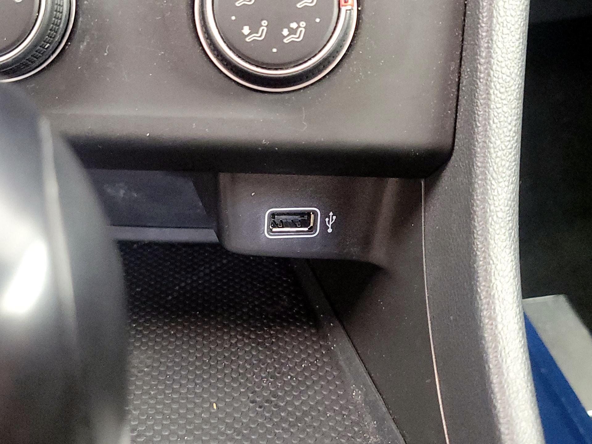 Thumbnail: 2019 Volkswagen Jetta - 18
