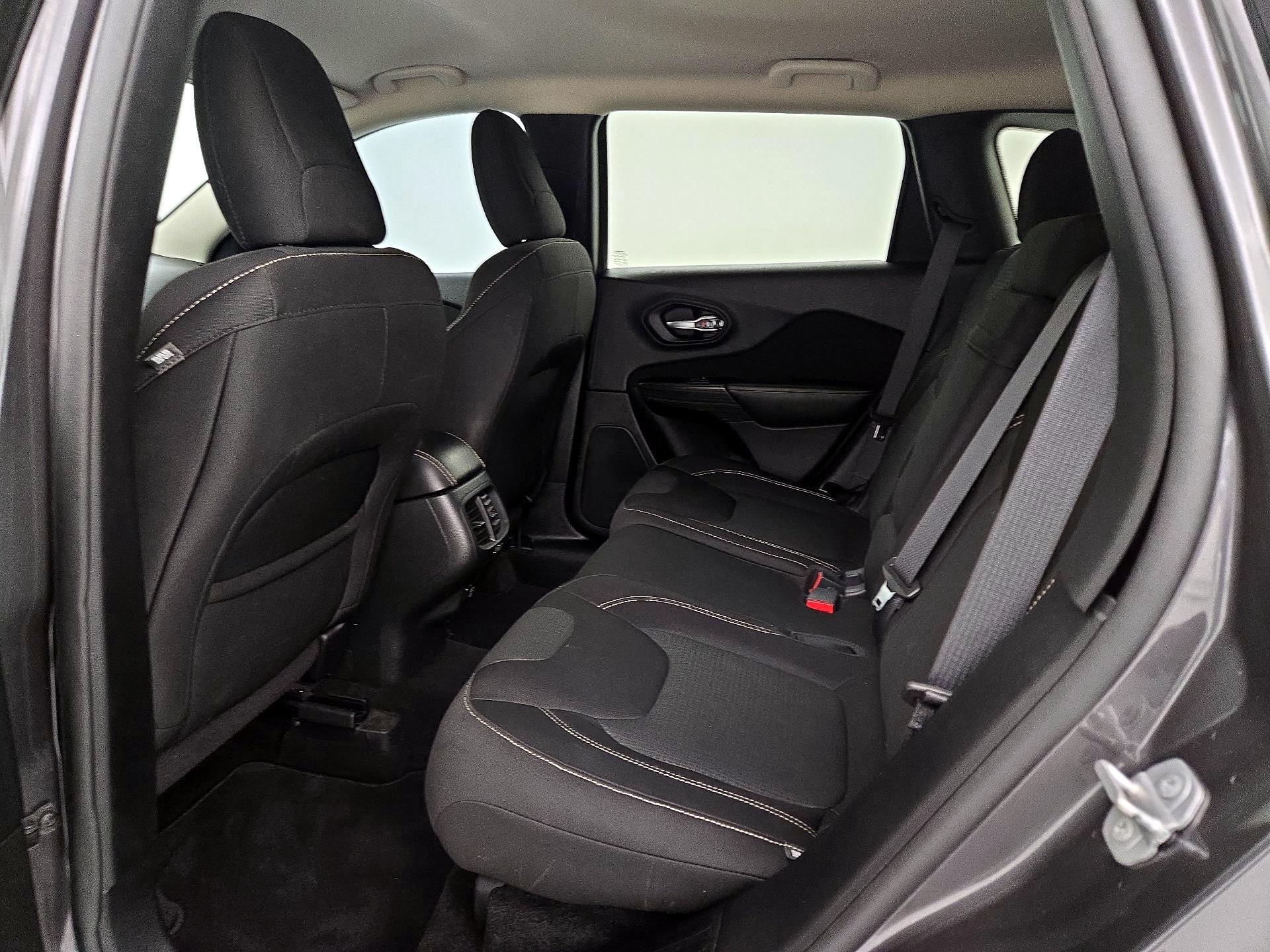 Thumbnail: 2015 Jeep Cherokee - 19