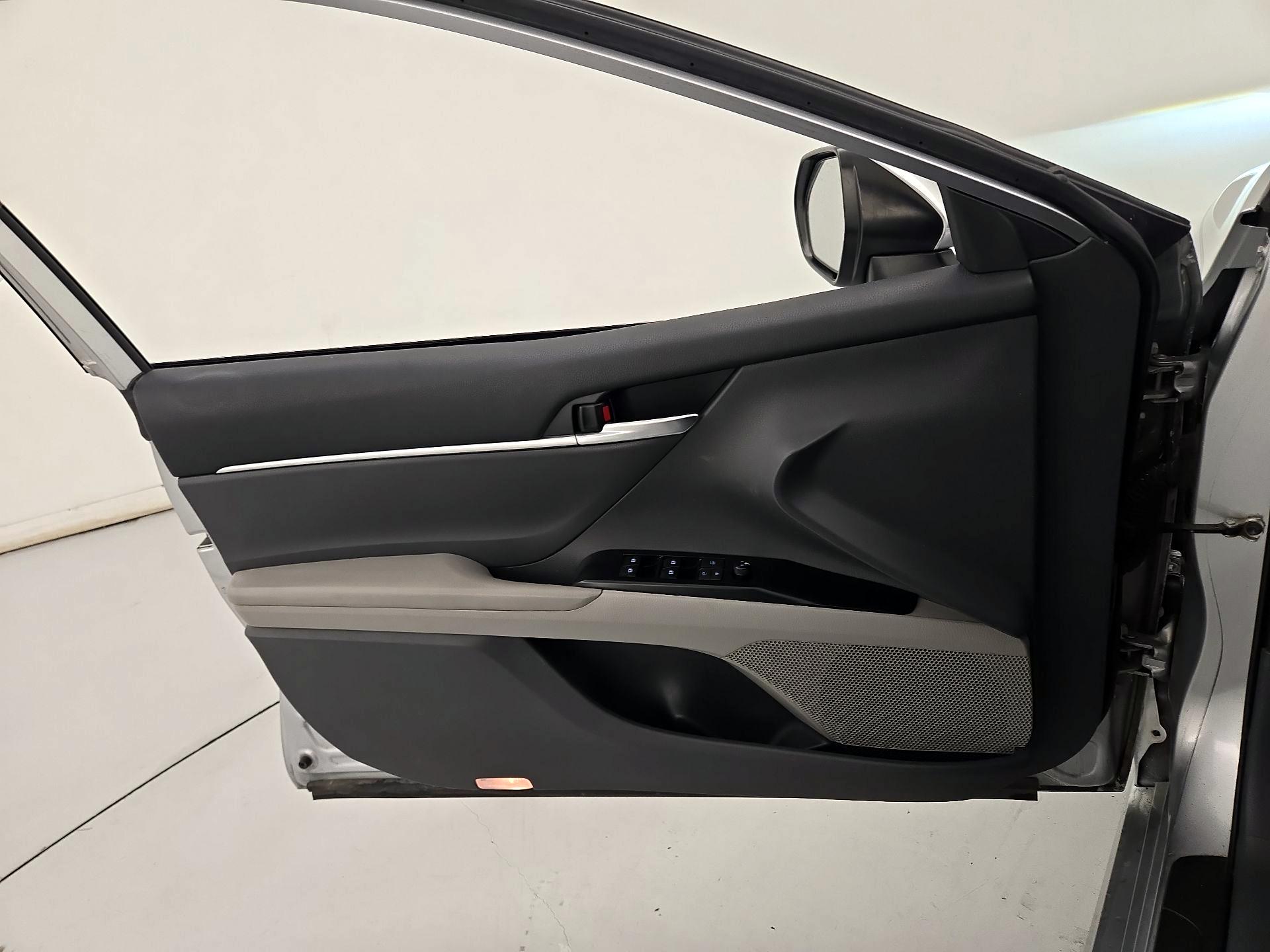 Thumbnail: 2019 Toyota Camry - 12