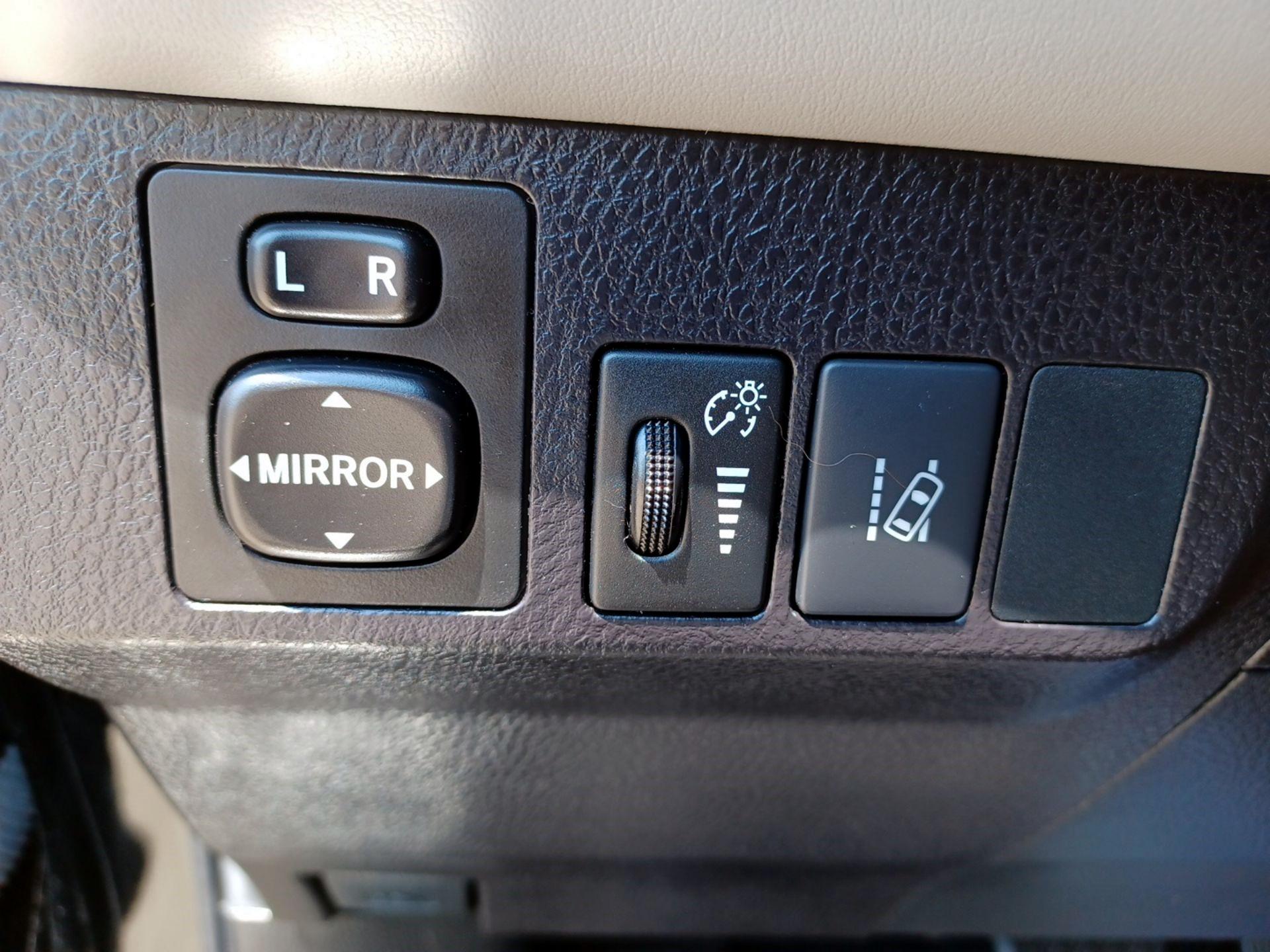 Thumbnail: 2018 Toyota RAV4 - 11