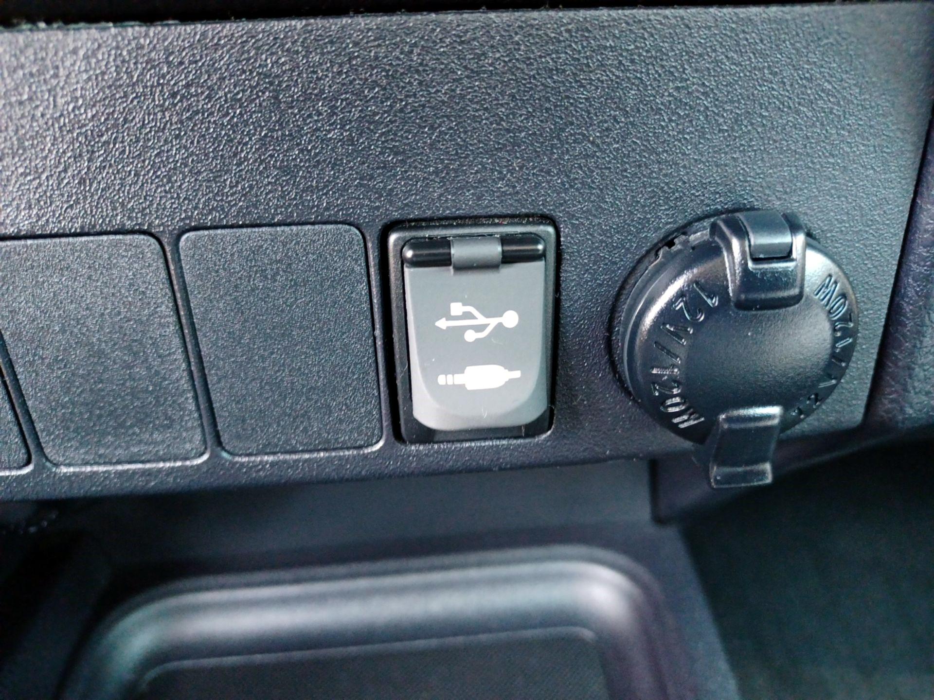 Thumbnail: 2018 Toyota RAV4 - 16