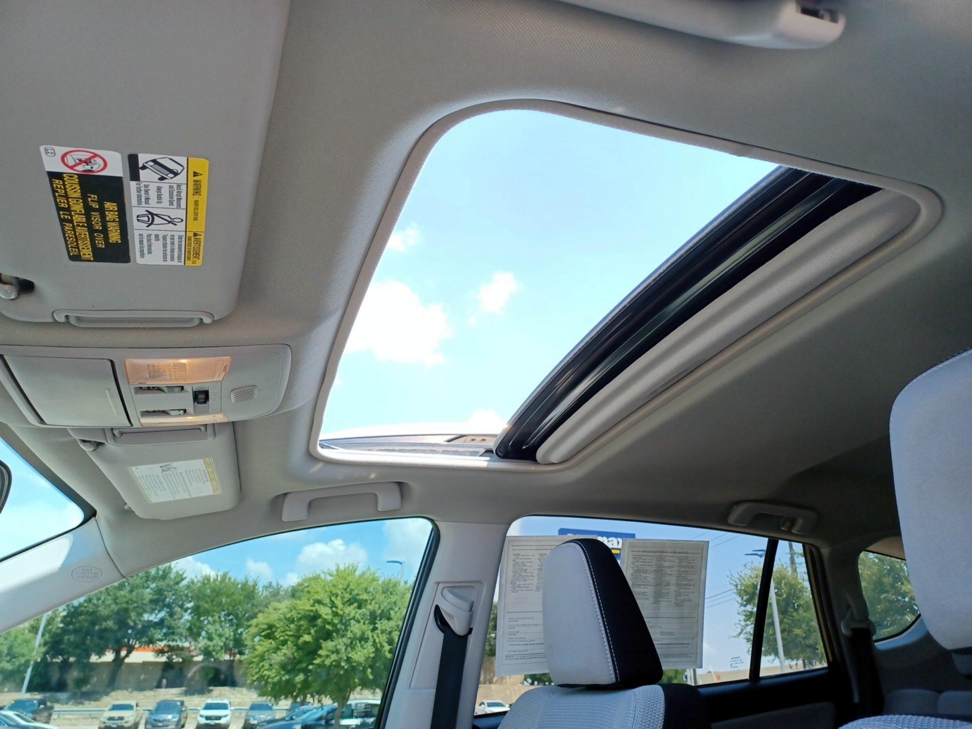 Thumbnail: 2018 Toyota RAV4 - 17